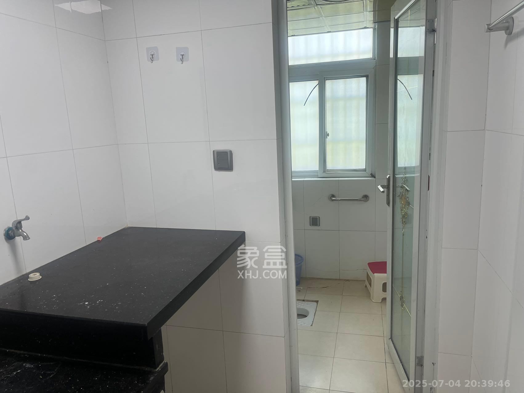 嘉盛华庭(一期、二期、三期) 3室2厅1卫 3200.0元/月 嘉盛华庭(一期、二期、三期) 3室2厅1卫 3200.0元/月室内图