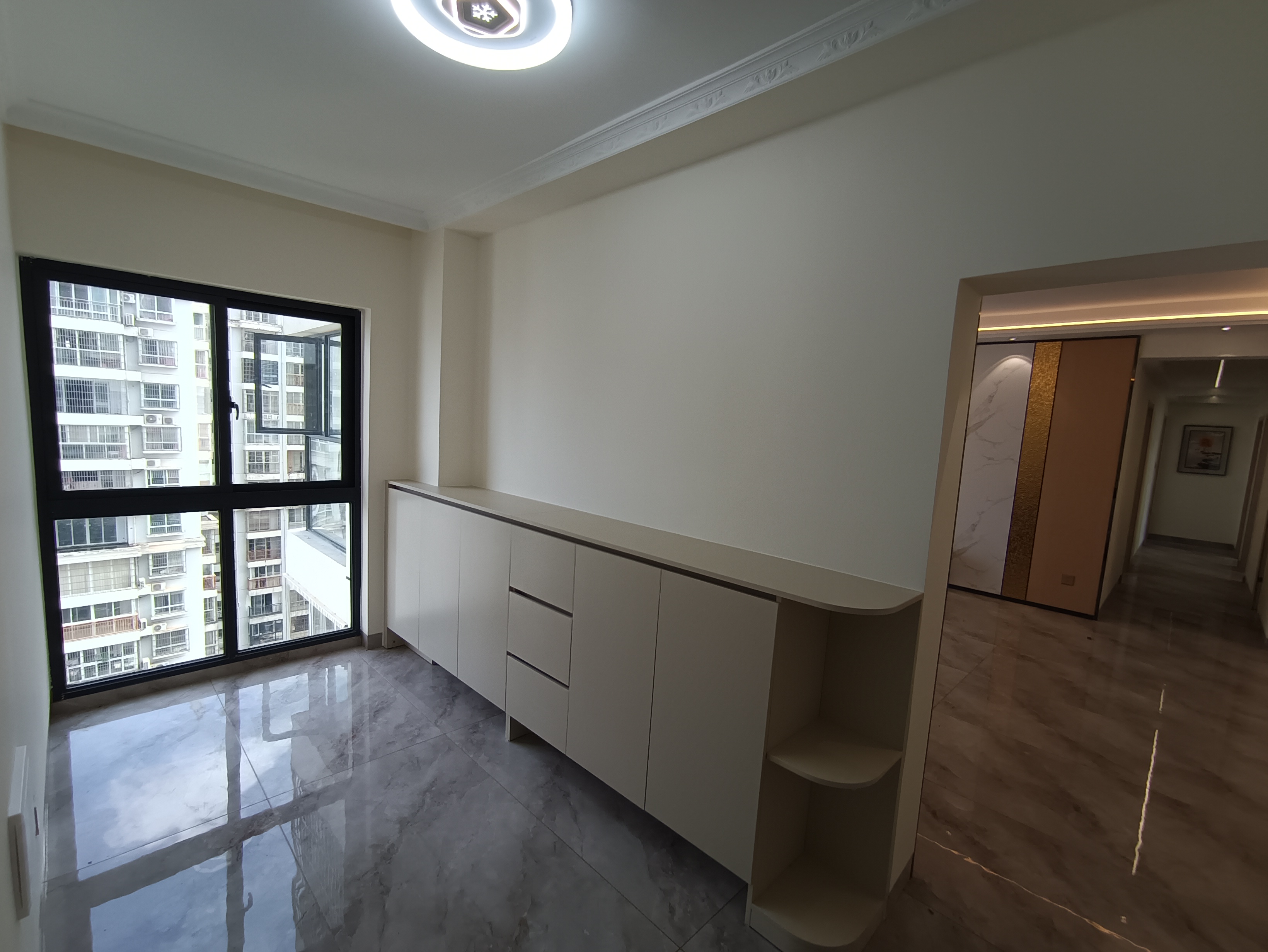 海航城 4室2厅2卫 169.0万 海航城 4室2厅2卫 169.0万客厅