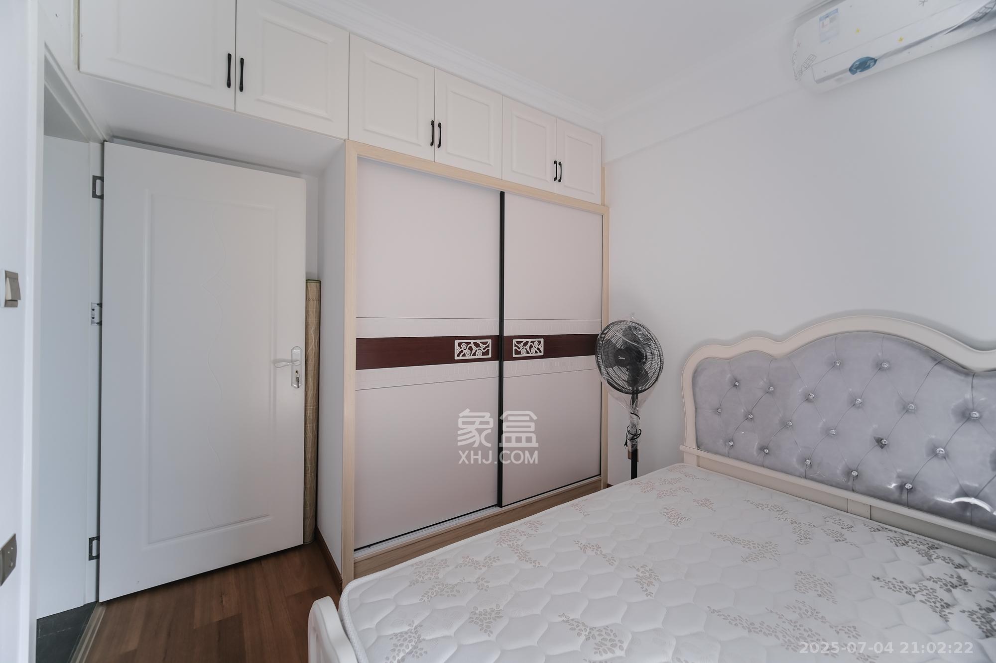 保利香槟国际  3室2厅1卫    73.0万 保利香槟国际  3室2厅1卫    73.0万卧室