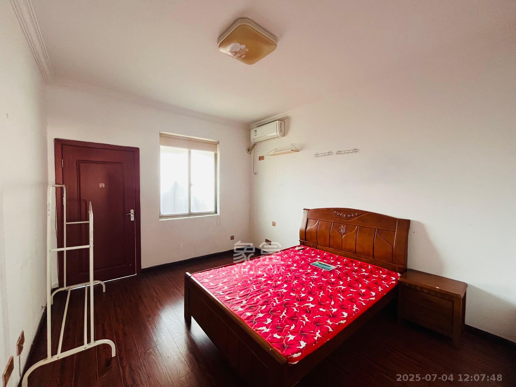 芙蓉公寓  5室2厅2卫    4200.0元/月 芙蓉公寓  5室2厅2卫    4200.0元/月室内图