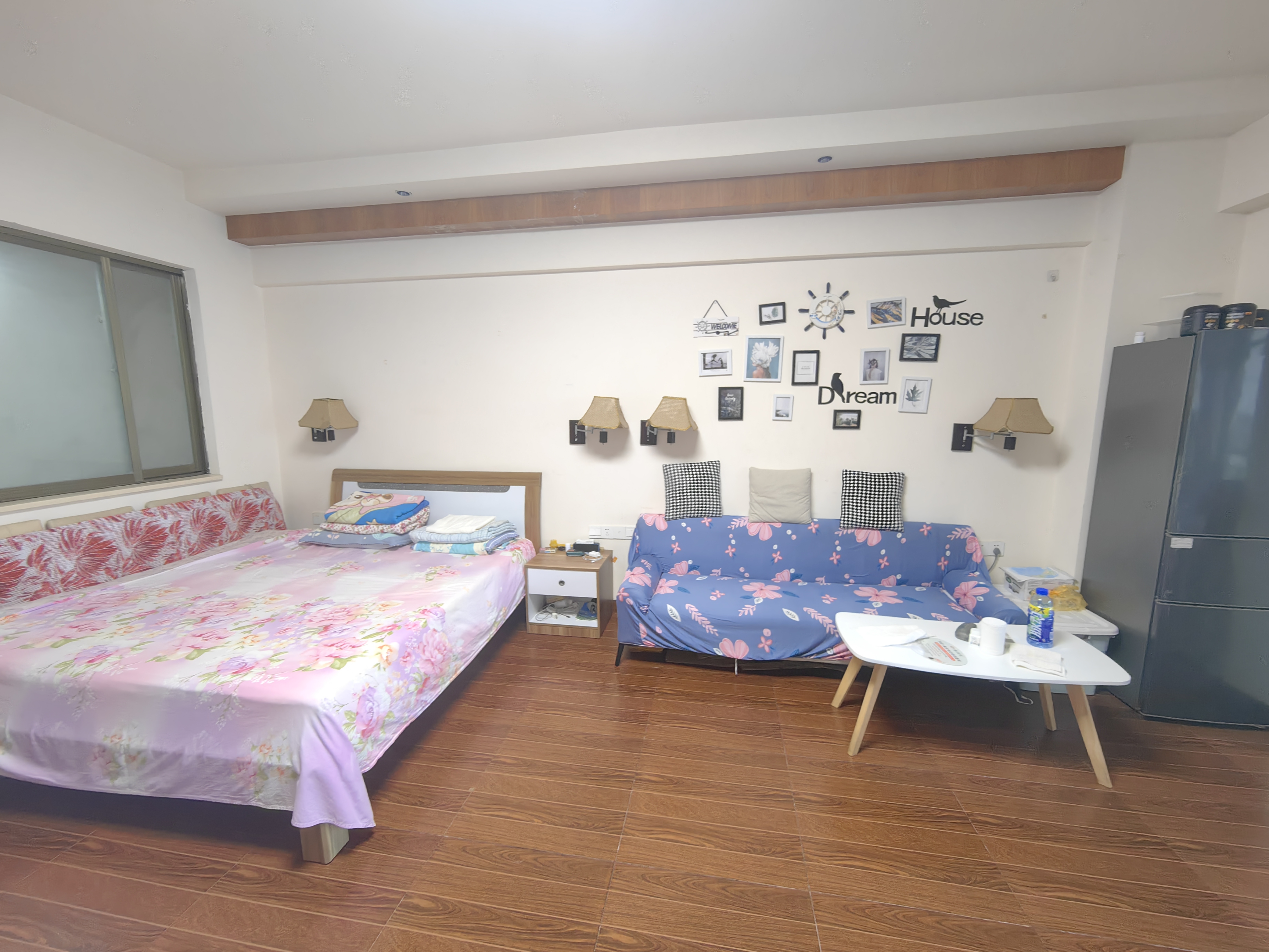 宝驹花园  1室1厅1卫    75.0万客厅