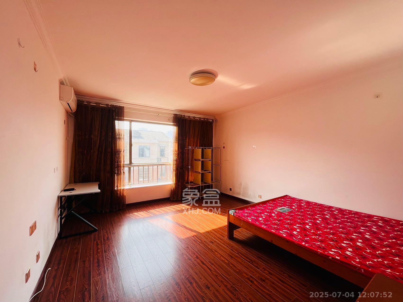 芙蓉公寓  5室2厅2卫    4200.0元/月 芙蓉公寓  5室2厅2卫    4200.0元/月室内图