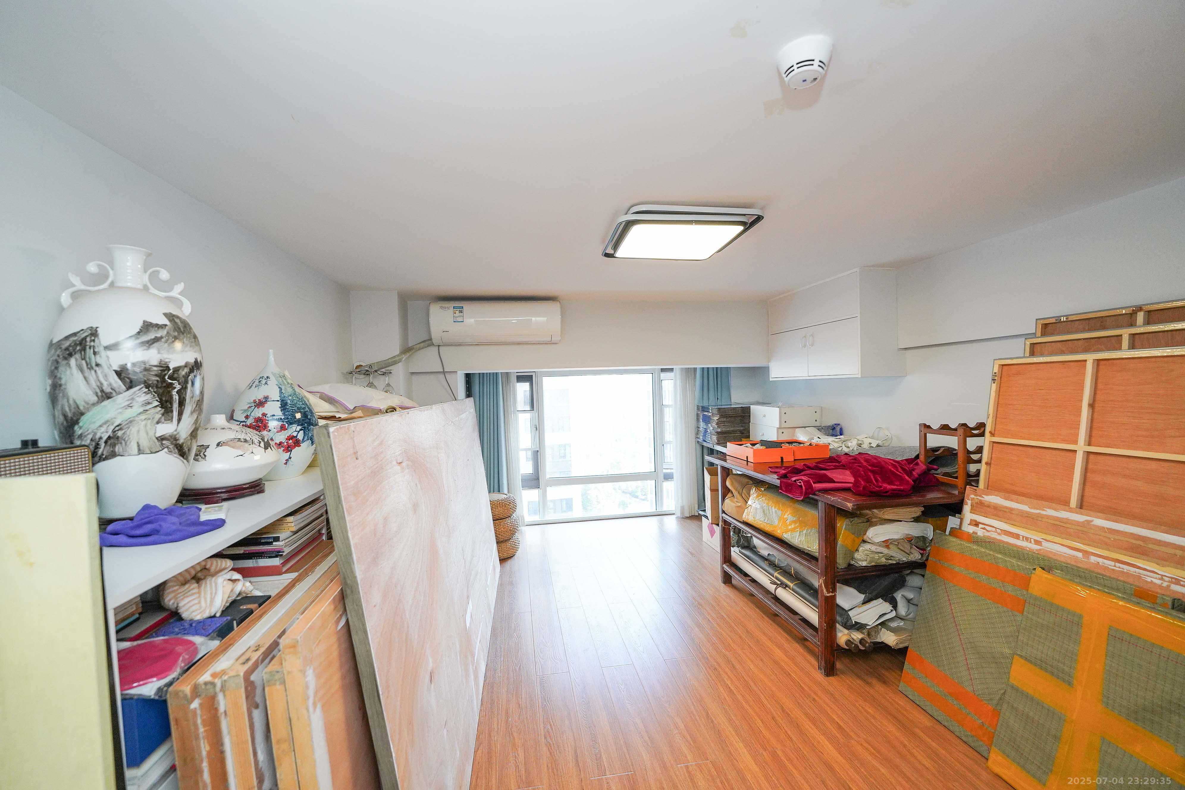 金地铂悦  2室2厅1卫    28.0万 金地铂悦  2室2厅1卫    28.0万卧室