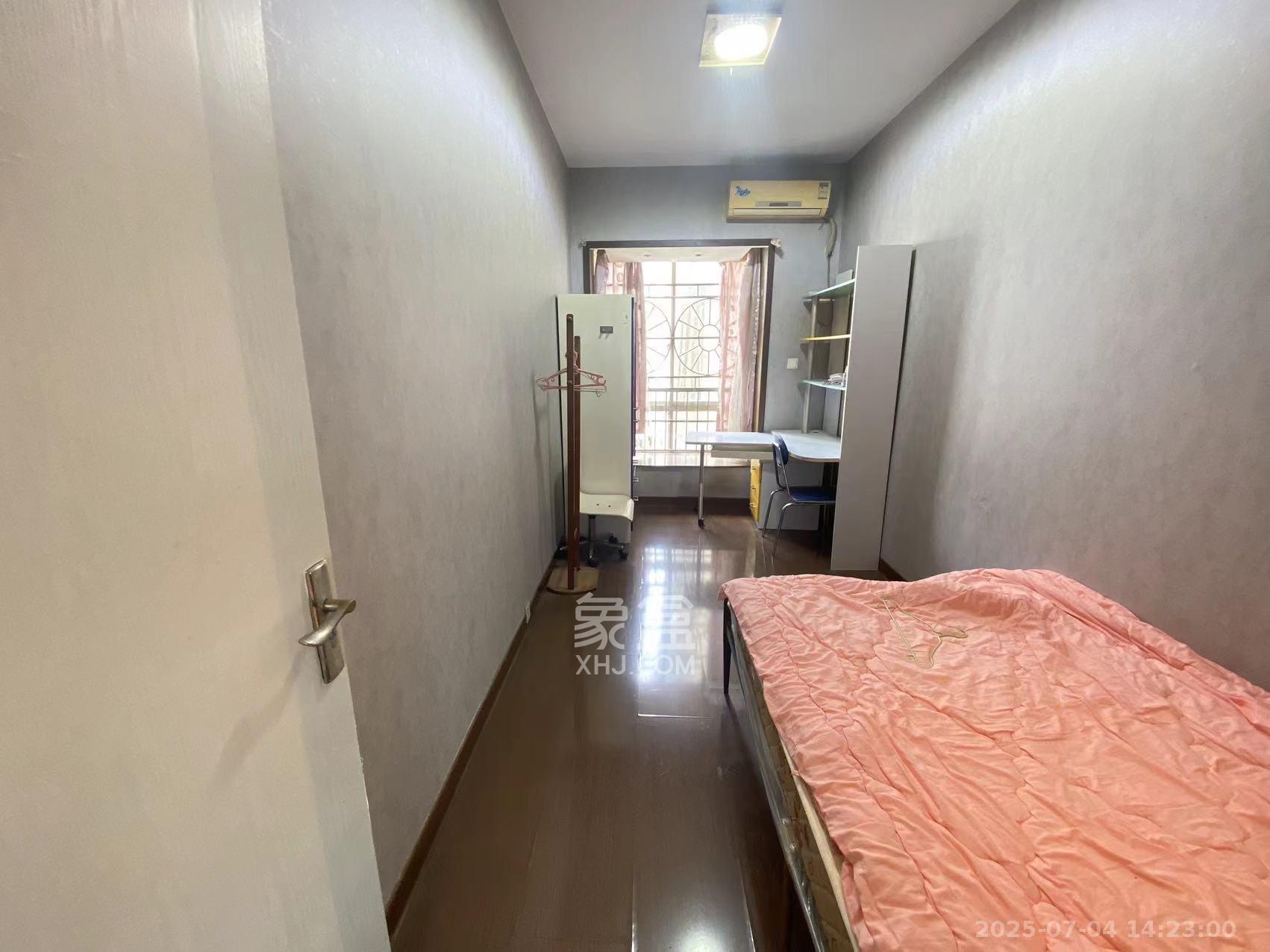 一心花苑  3室2厅2卫   3200.00元/月室内图