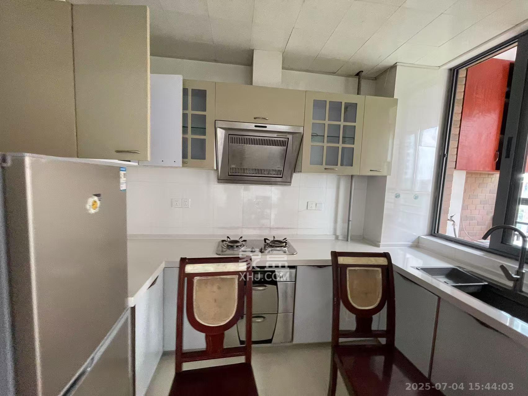 上海城小区  3室2厅1卫    2200.0元/月 上海城小区  3室2厅1卫    2200.0元/月室内图