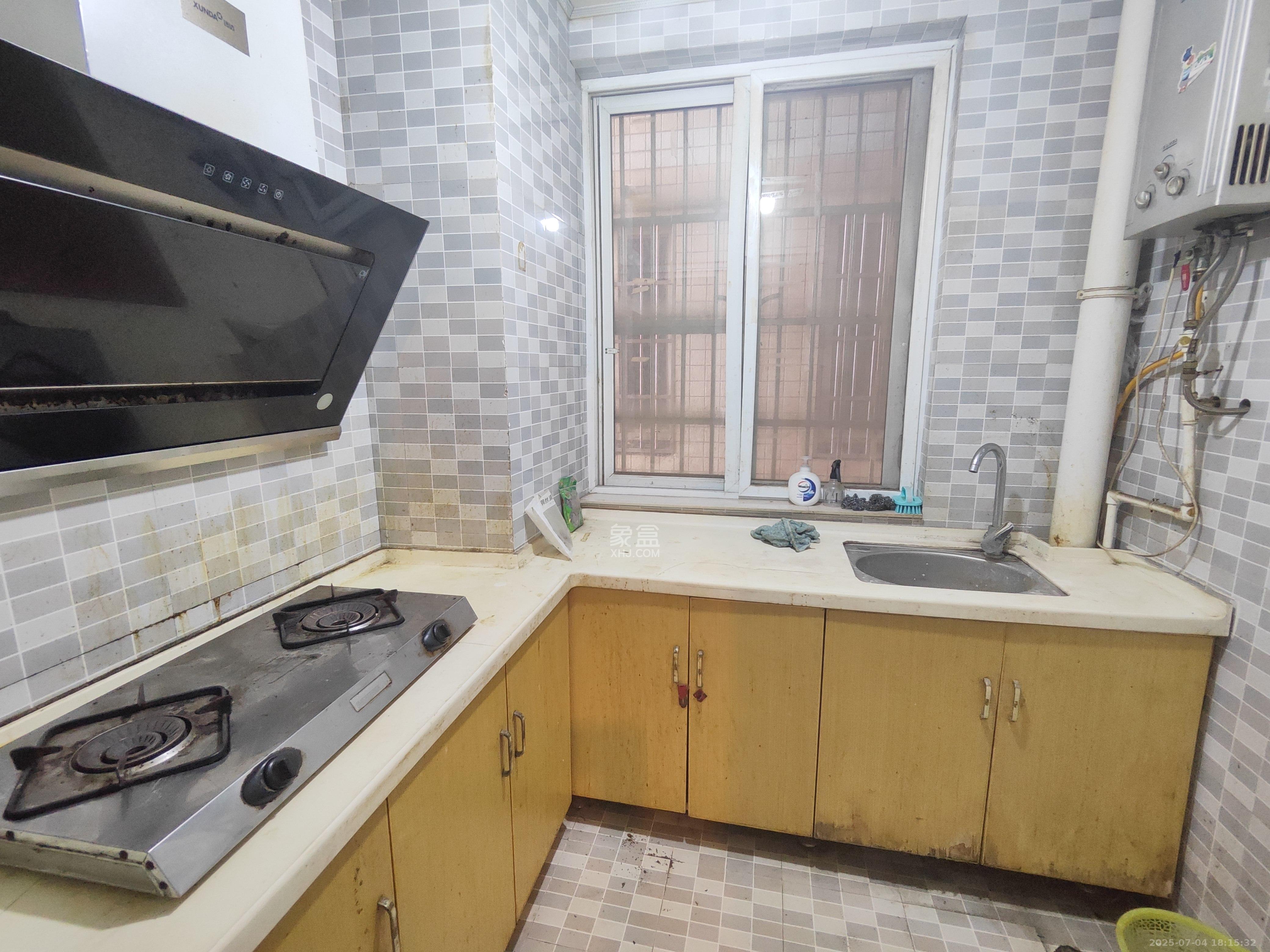 圣力华苑 3室2厅1卫 1200.0元/月 圣力华苑 3室2厅1卫 1200.0元/月室内图