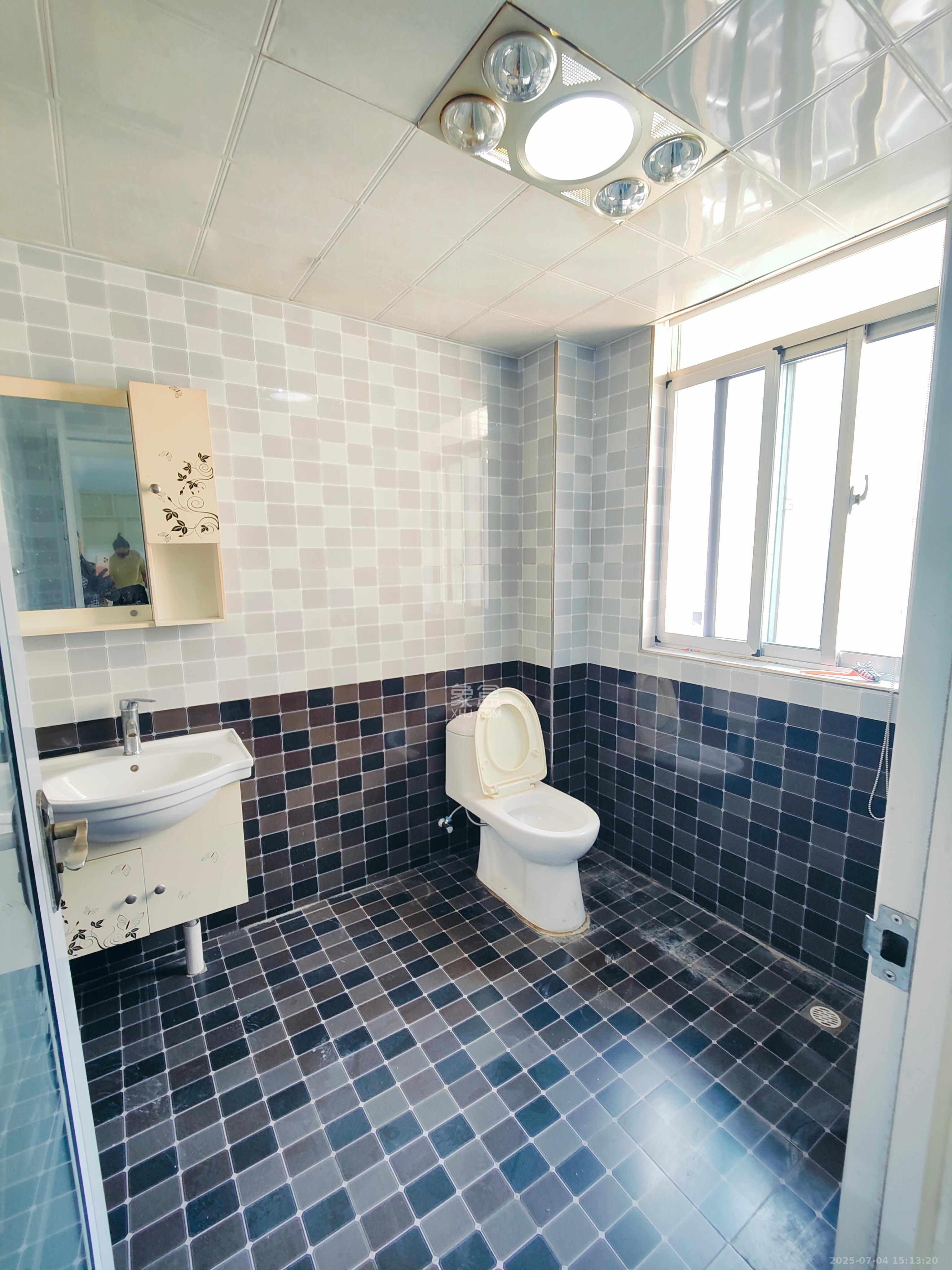 先锋新宇  3室2厅2卫   2300.00元/月室内图