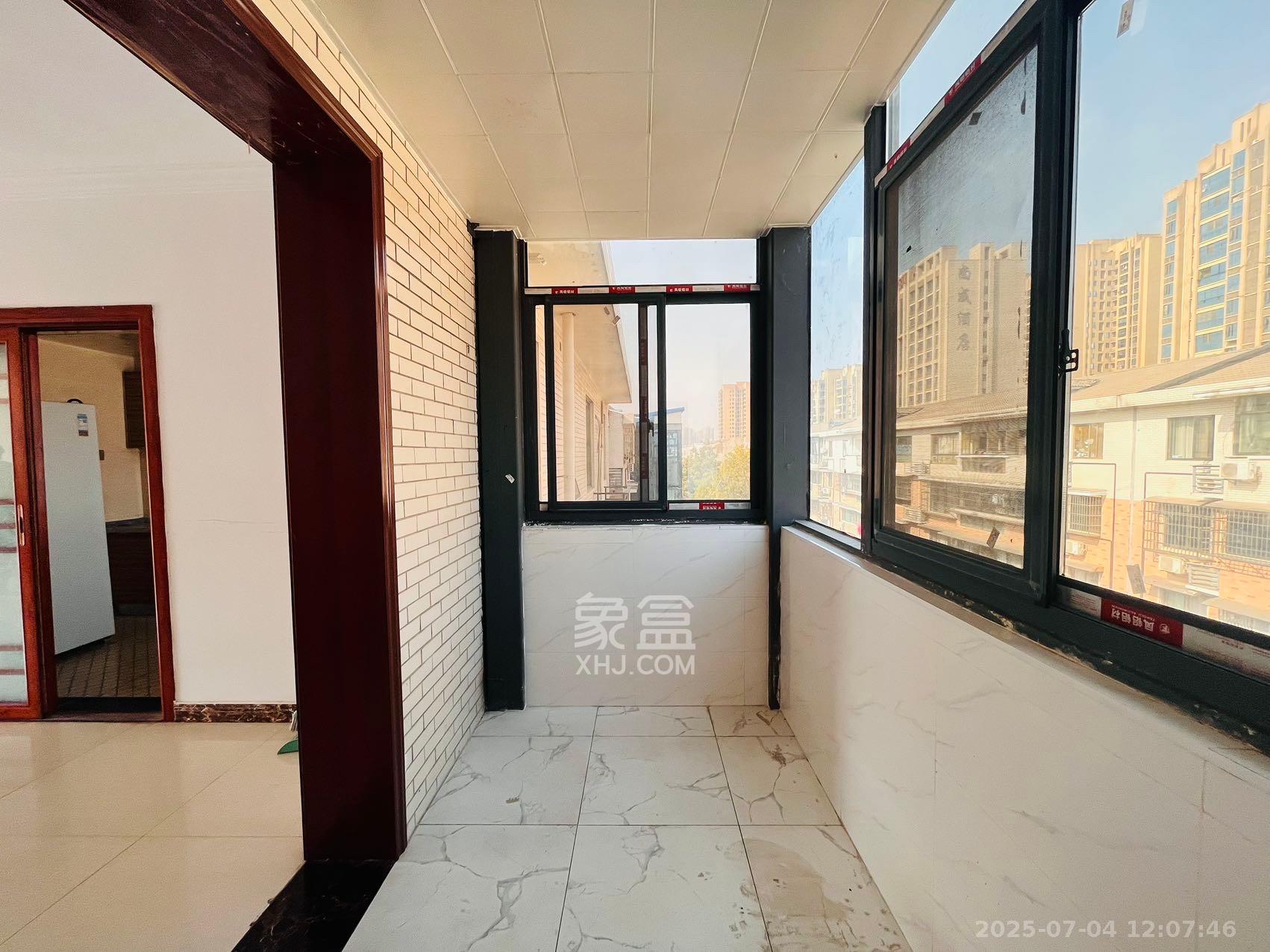 芙蓉公寓  5室2厅2卫    4200.0元/月 芙蓉公寓  5室2厅2卫    4200.0元/月室内图