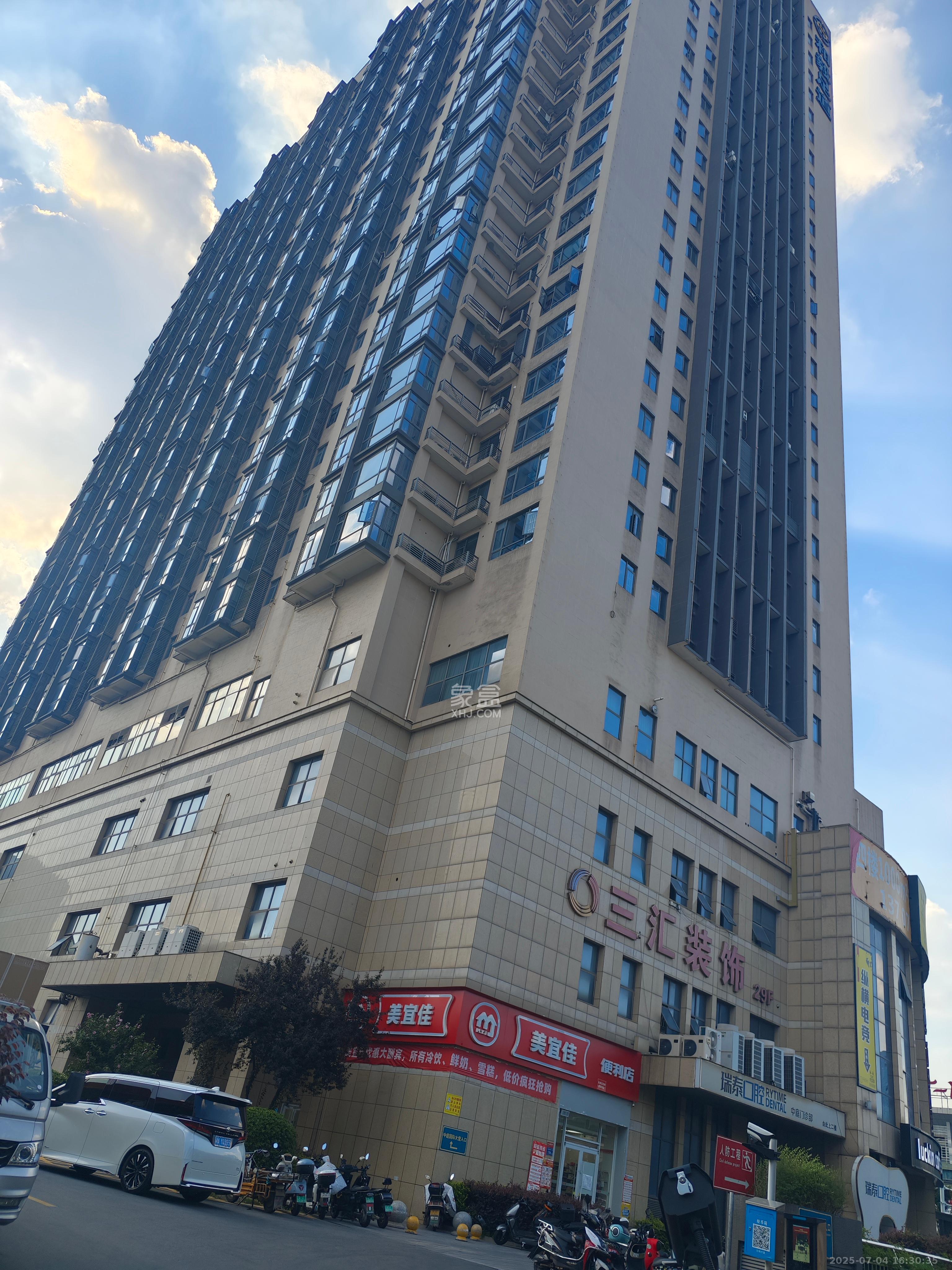 长房中庭国际（东郡华蓉广场）  3室3厅1卫    12000.0元/月室内图