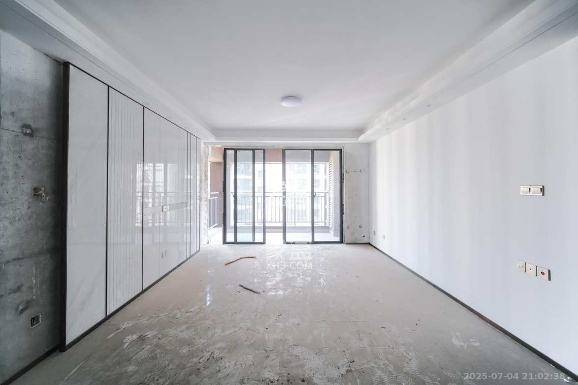 荣盛城  4室2厅2卫    120.0万 荣盛城  4室2厅2卫    120.0万客厅