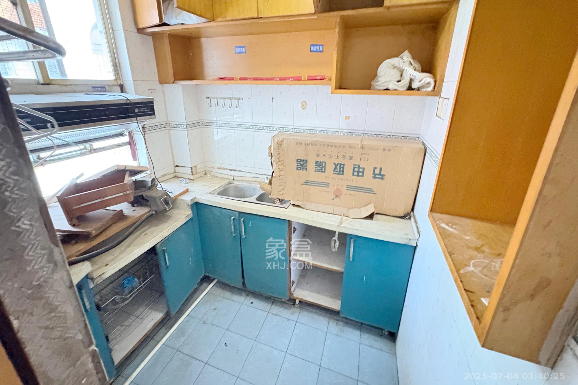 竹园公寓  3室2厅1卫   66.00万厨房