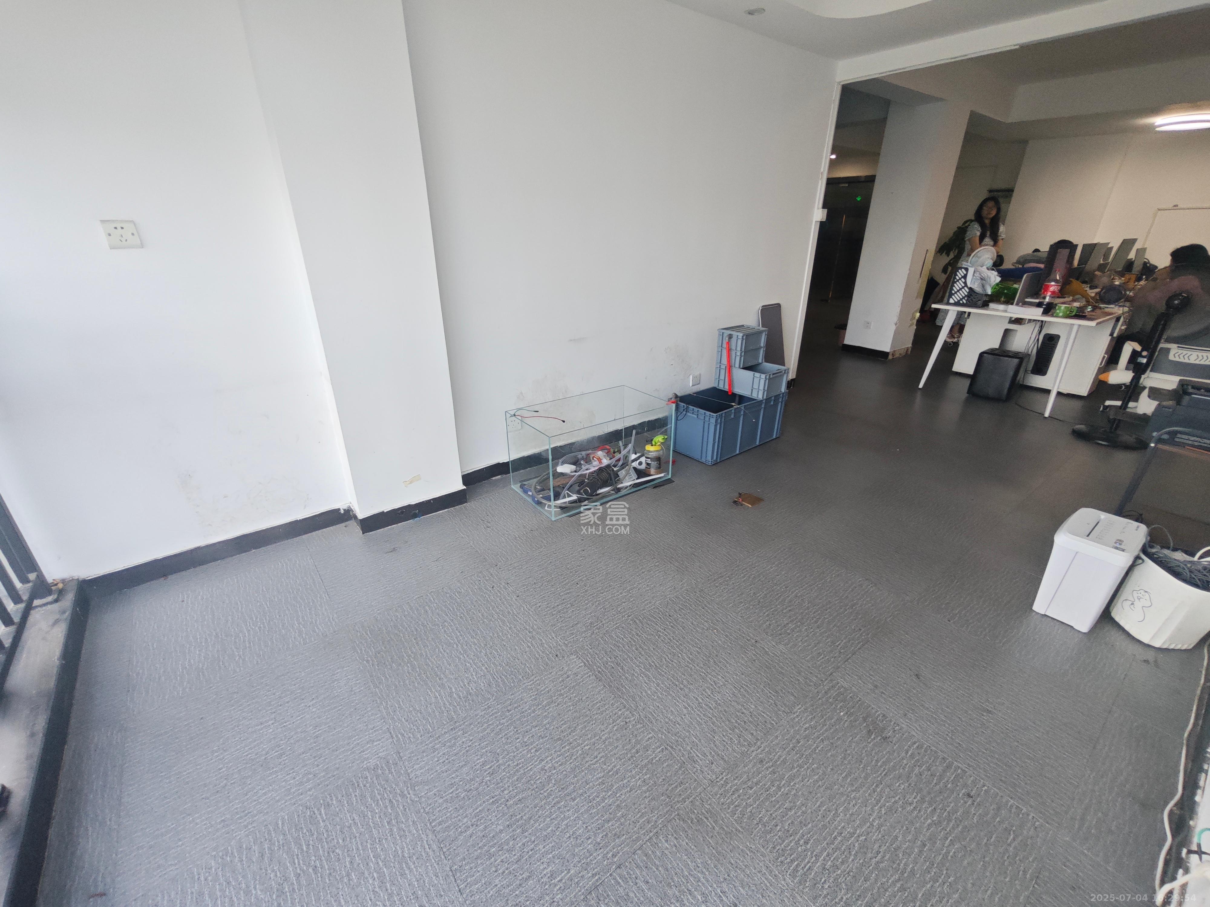 长房中庭国际（东郡华蓉广场）  3室3厅1卫   12000.00元/月室内图