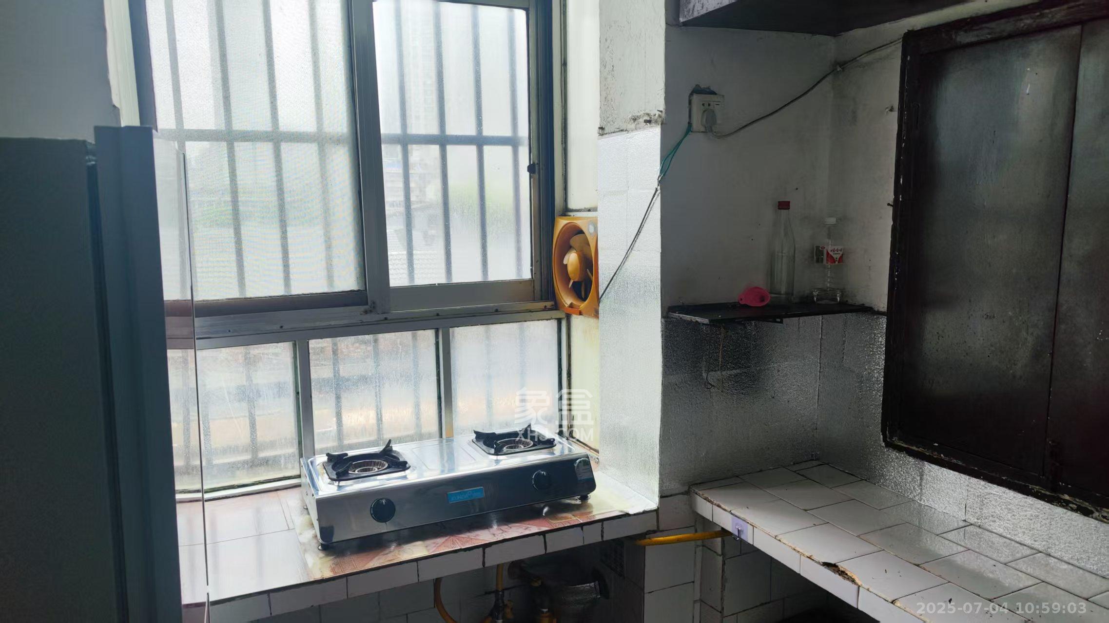 城南路散盘  2室1厅1卫    1600.0元/月 城南路散盘  2室1厅1卫    1600.0元/月室内图