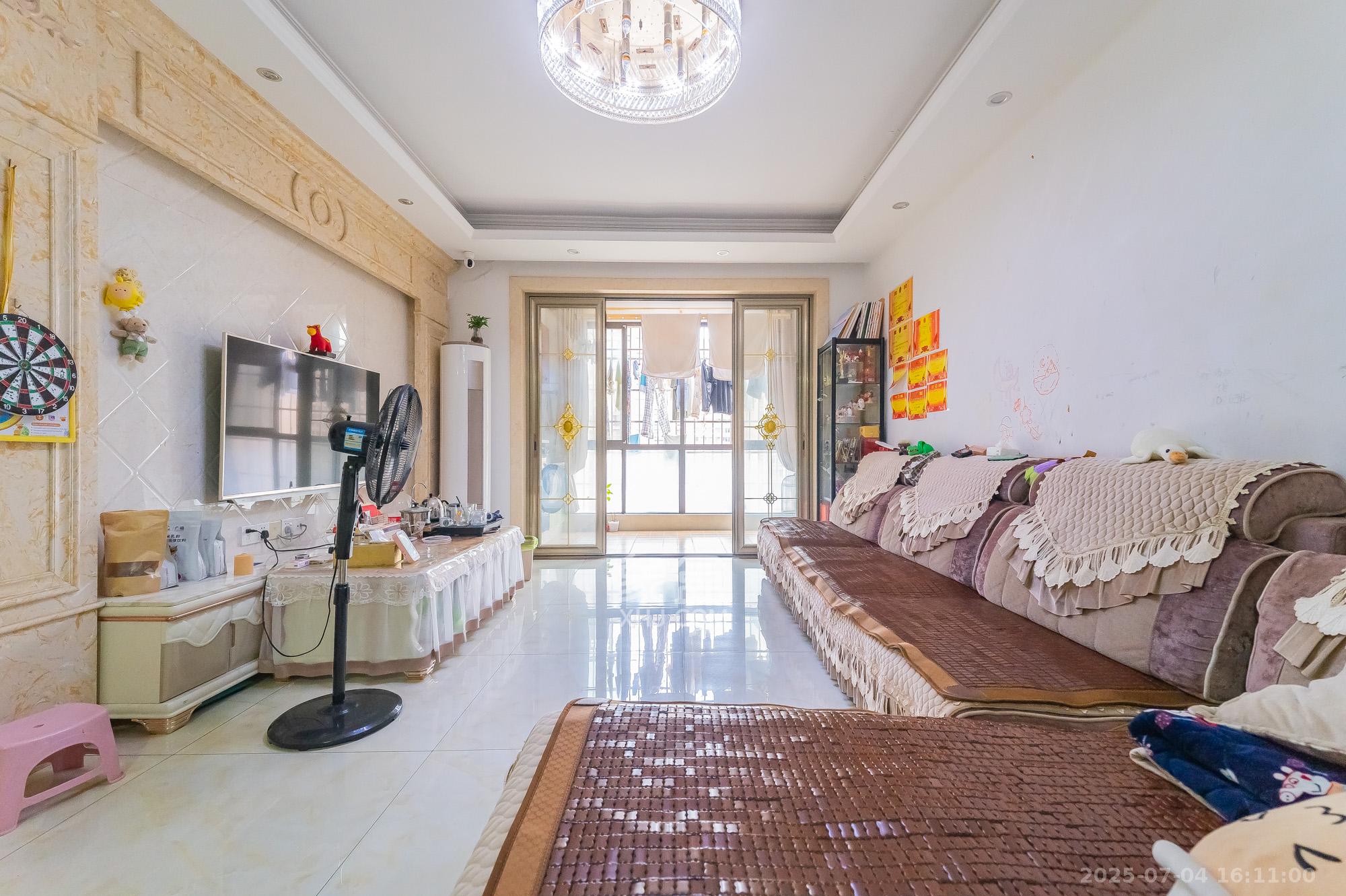 华润凤凰城三期  3室2厅1卫    78.0万 华润凤凰城三期  3室2厅1卫    78.0万客厅