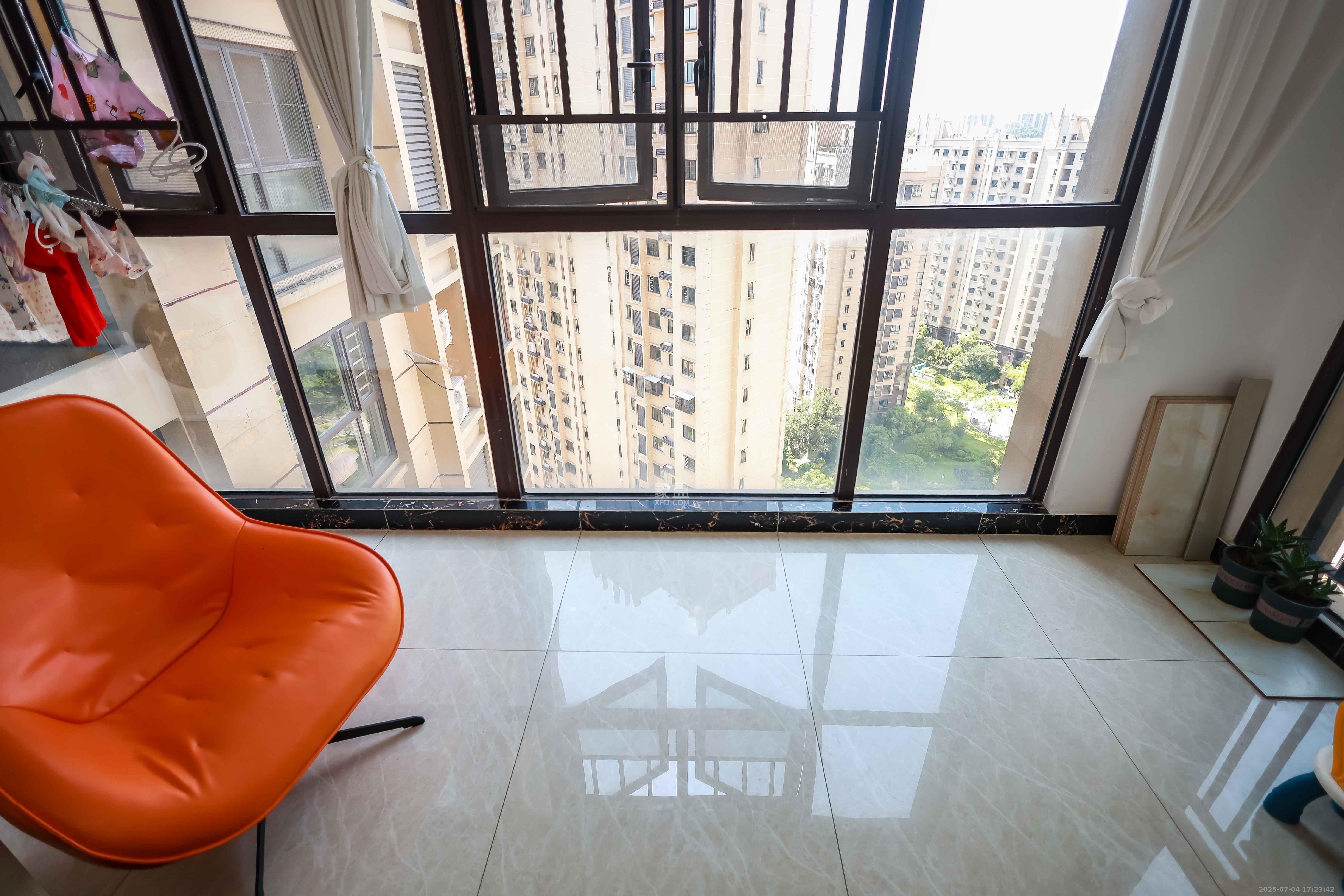 金科世界城  4室2厅2卫    113.0万 金科世界城  4室2厅2卫    113.0万阳台