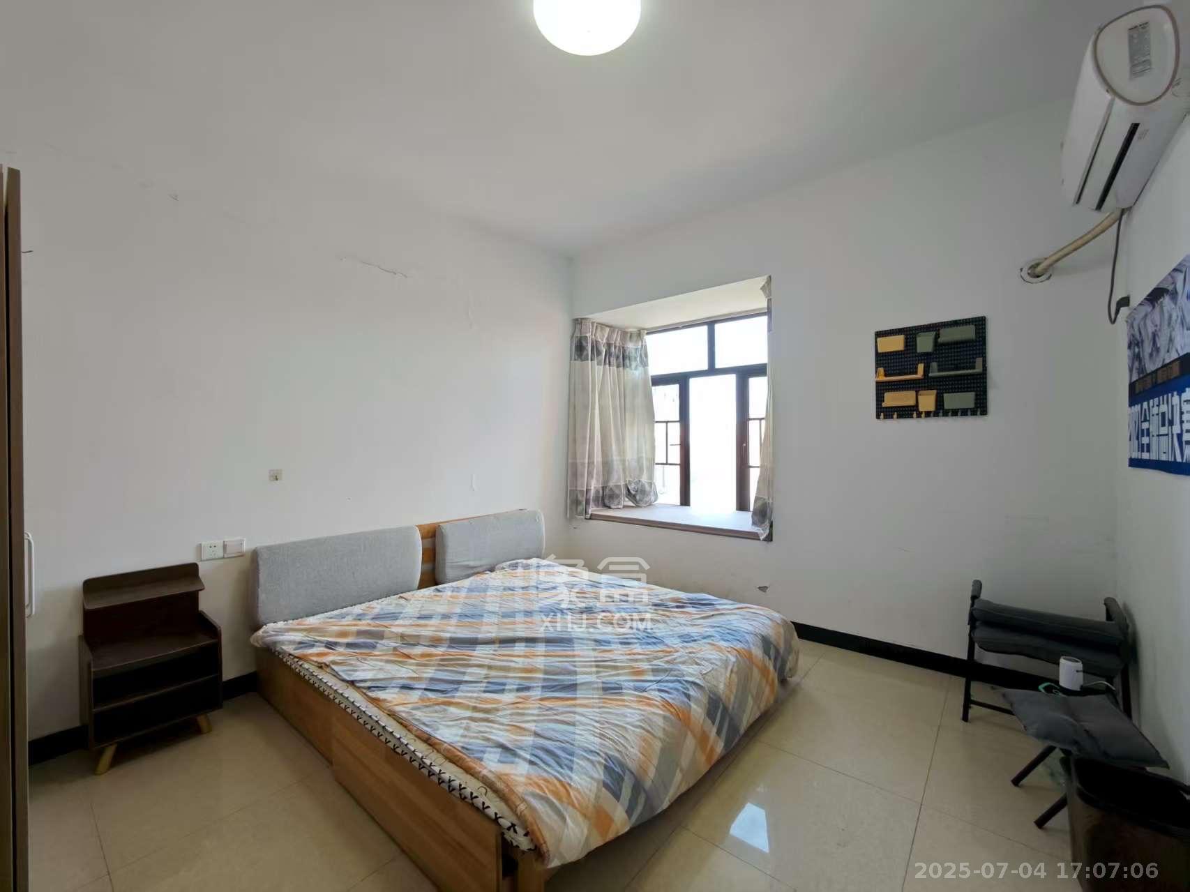 德润小区(丰升德润小区) 4室2厅2卫 2000.0元/月 德润小区(丰升德润小区) 4室2厅2卫 2000.0元/月室内图