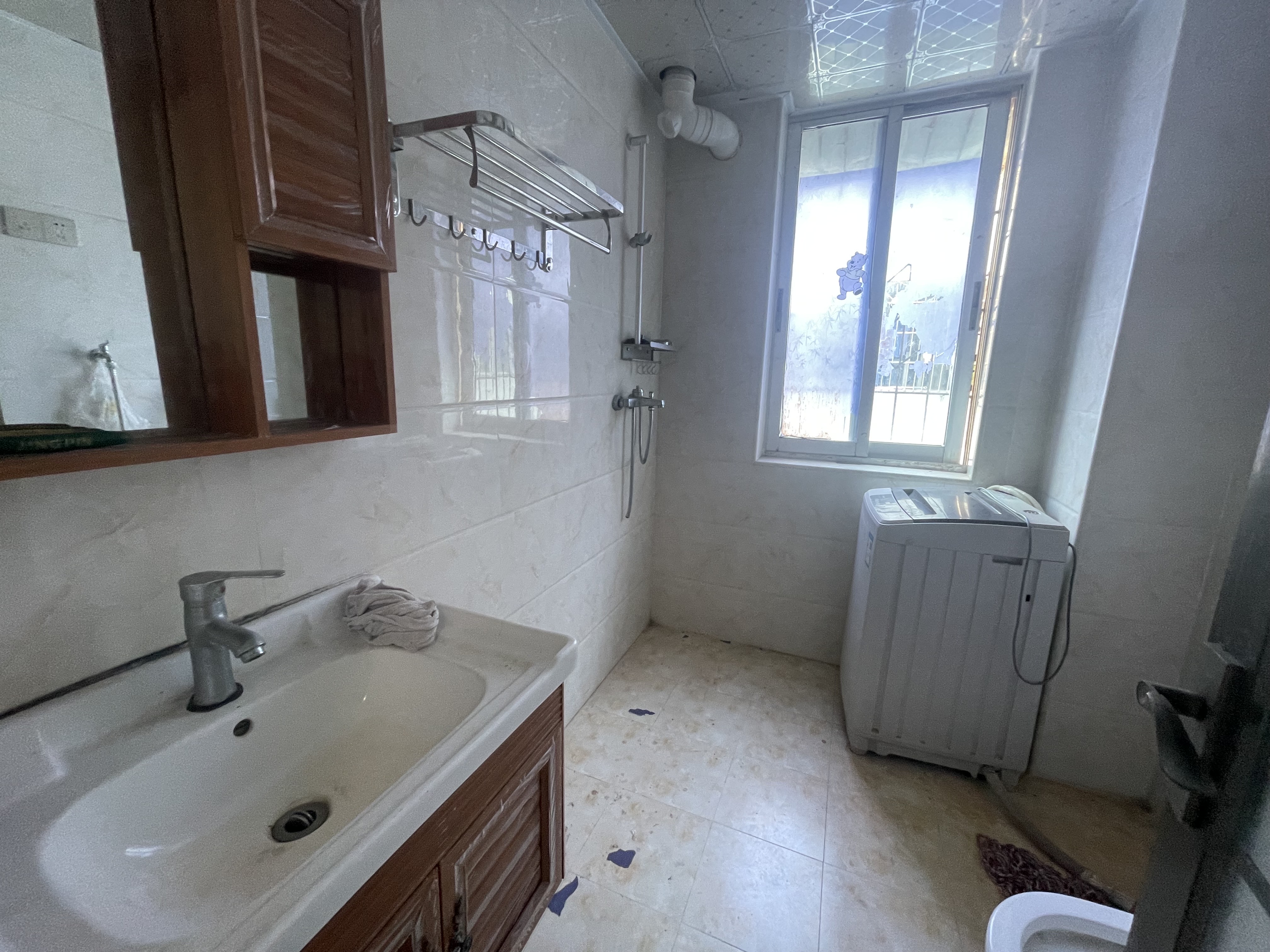 虹冠大厦 2室1厅1卫 1800.0元/月 虹冠大厦 2室1厅1卫 1800.0元/月室内图