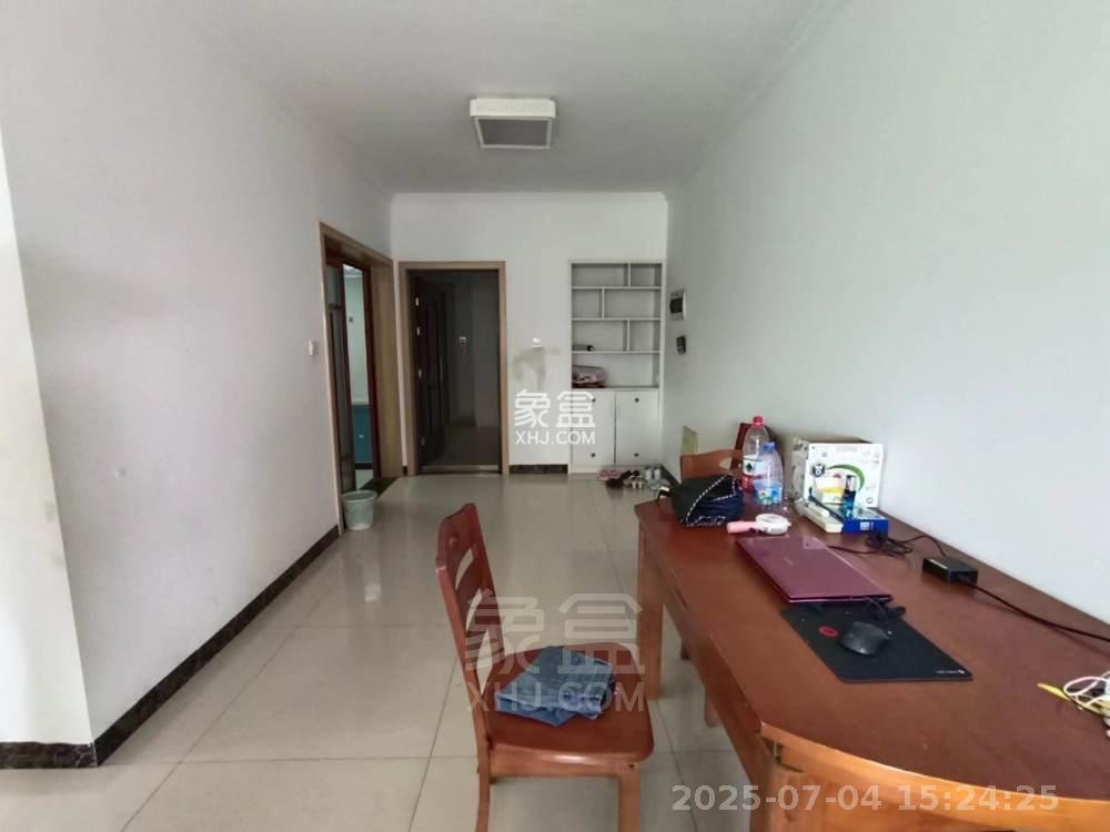 春藤小镇 3室2厅2卫 2000.0元/月 春藤小镇 3室2厅2卫 2000.0元/月室内图