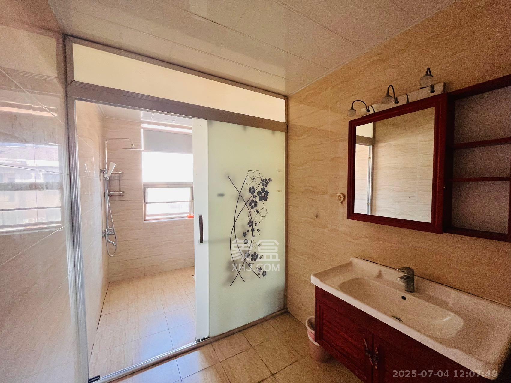 芙蓉公寓  5室2厅2卫    4200.0元/月 芙蓉公寓  5室2厅2卫    4200.0元/月室内图