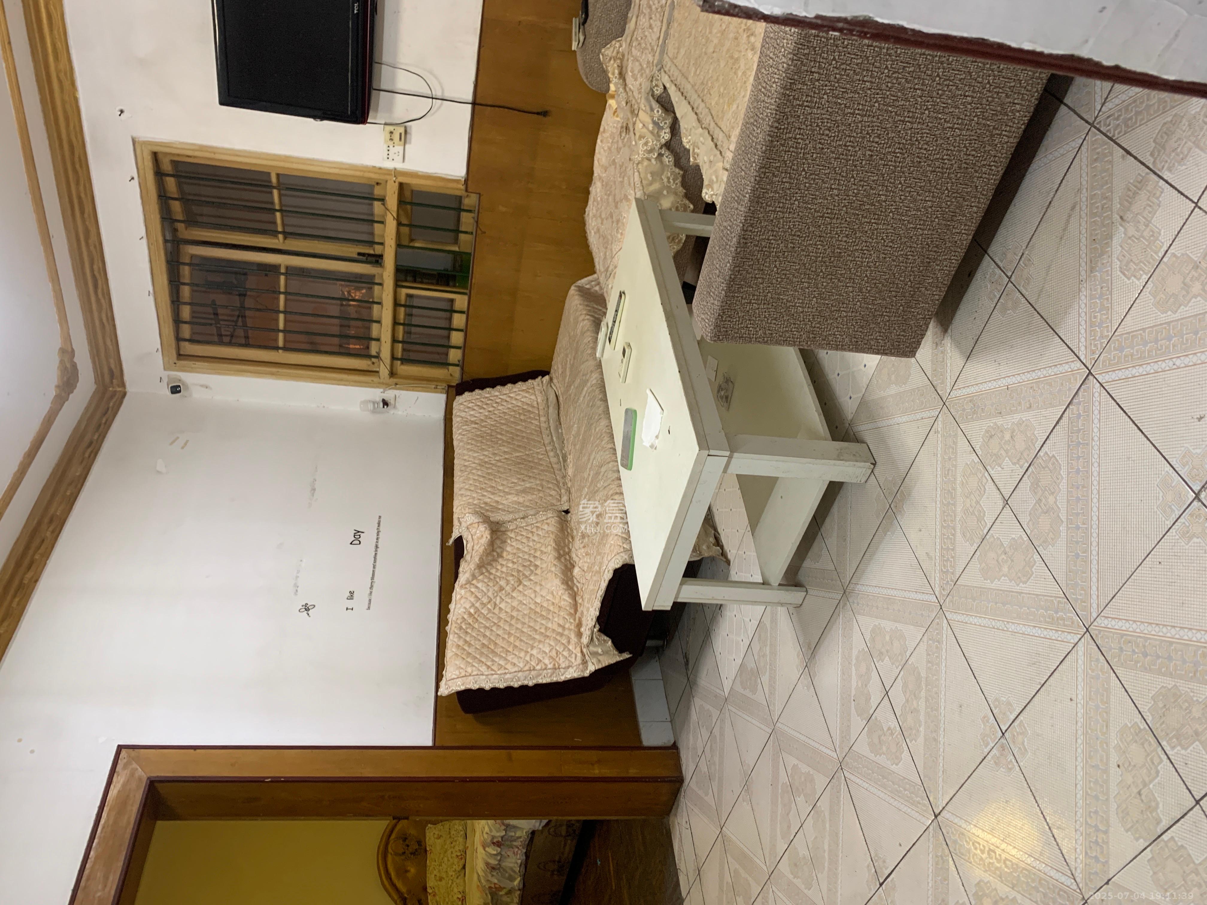 红花坡社区 2室1厅1卫 1300.0元/月 红花坡社区 2室1厅1卫 1300.0元/月室内图