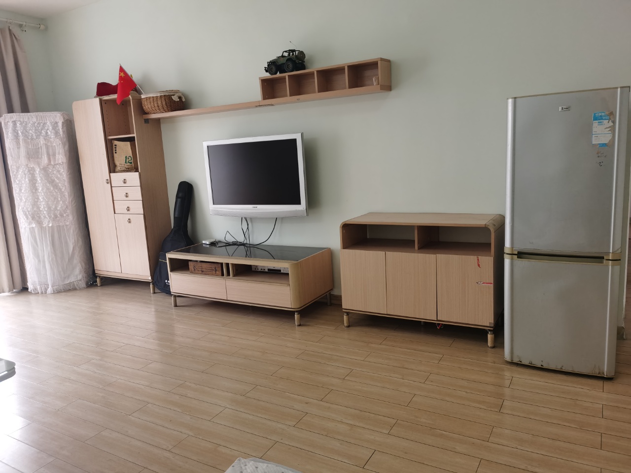 梓怡华盛家园  3室2厅2卫   1500.00元/月室内图