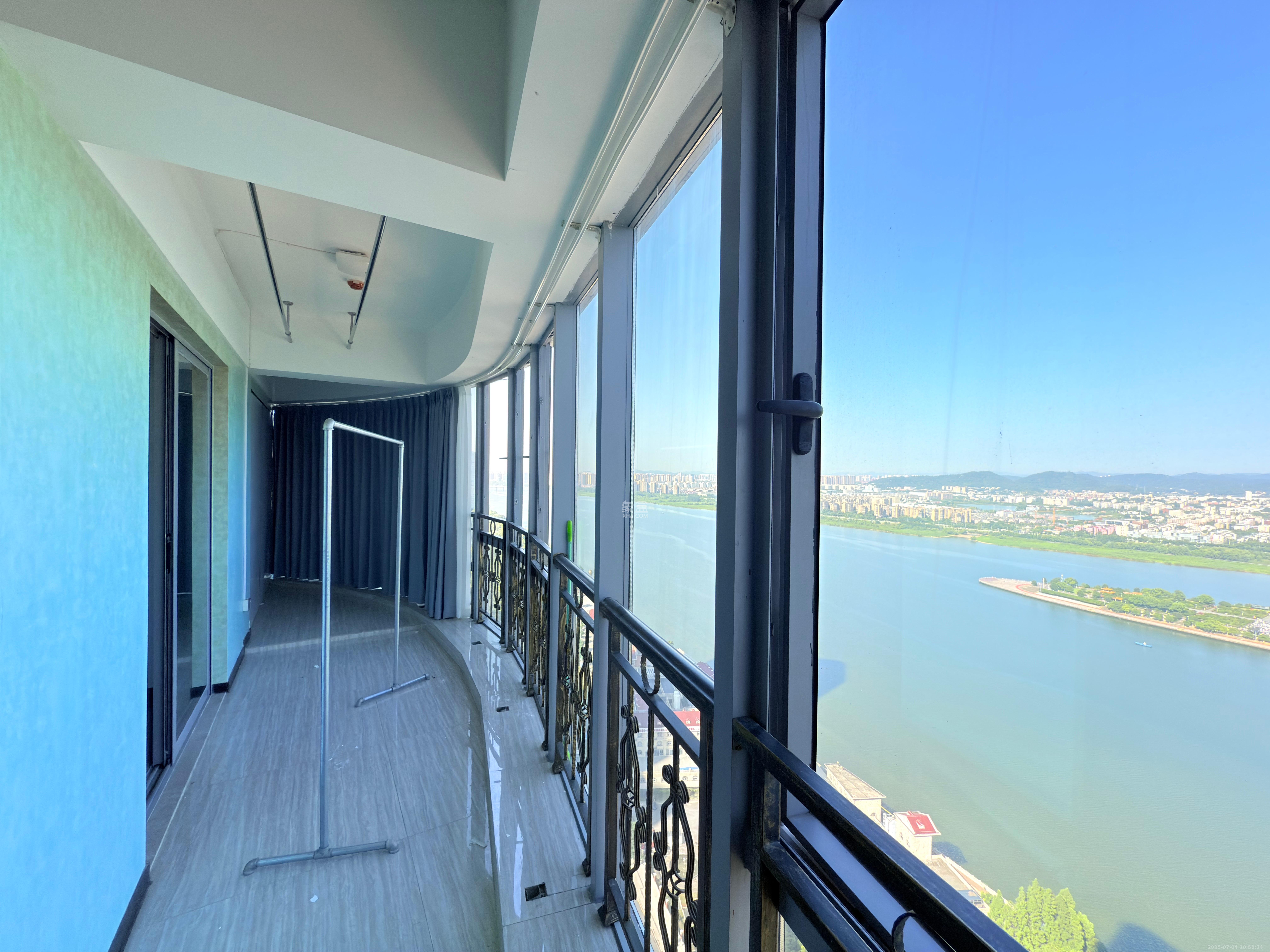 保利国际广场  1室2厅1卫    5000.0元/月室内图