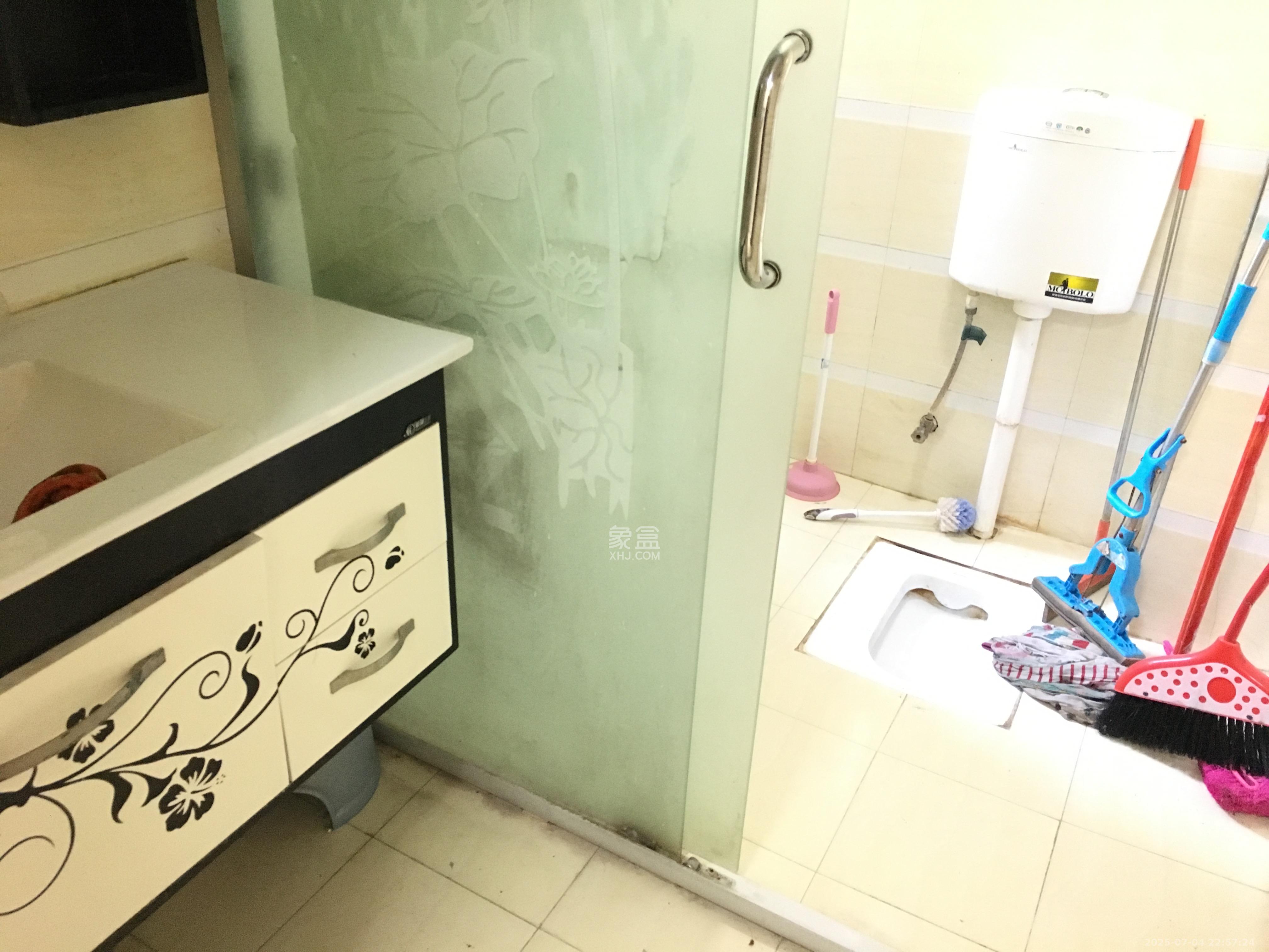 保利麓谷林语A区  2室2厅1卫   2500.00元/月室内图