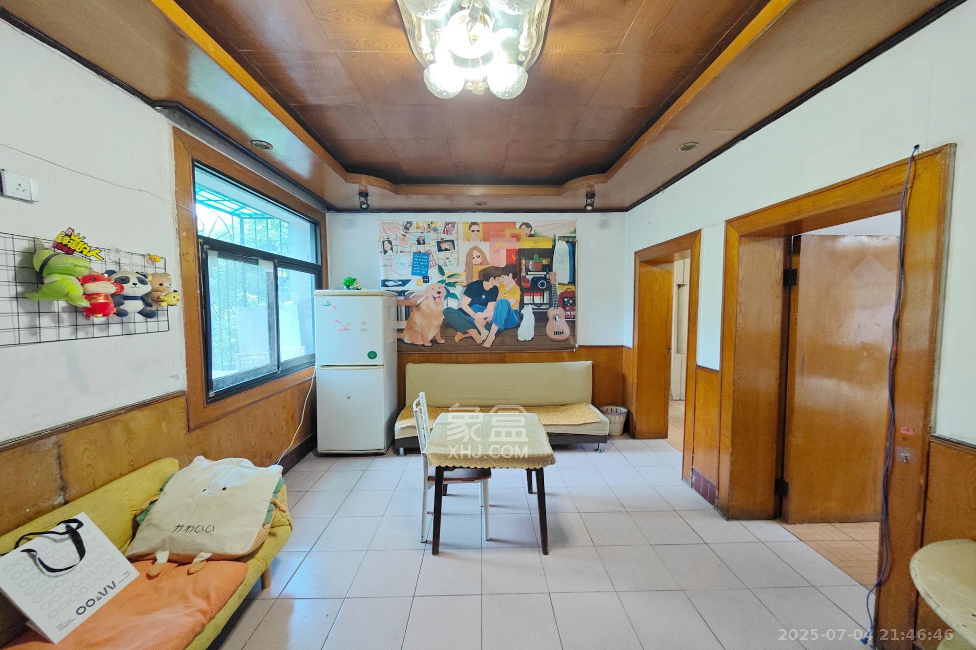 茶园坡社区(原王家冲社区) 2室1厅1卫 29.8万 茶园坡社区(原王家冲社区) 2室1厅1卫 29.8万客厅