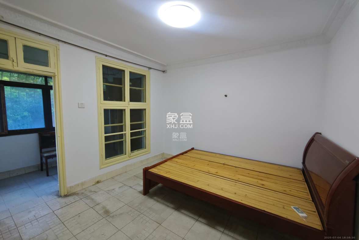 新兴小区(杨家山社区) 2室1厅1卫 1500.0元/月 新兴小区(杨家山社区) 2室1厅1卫 1500.0元/月室内图