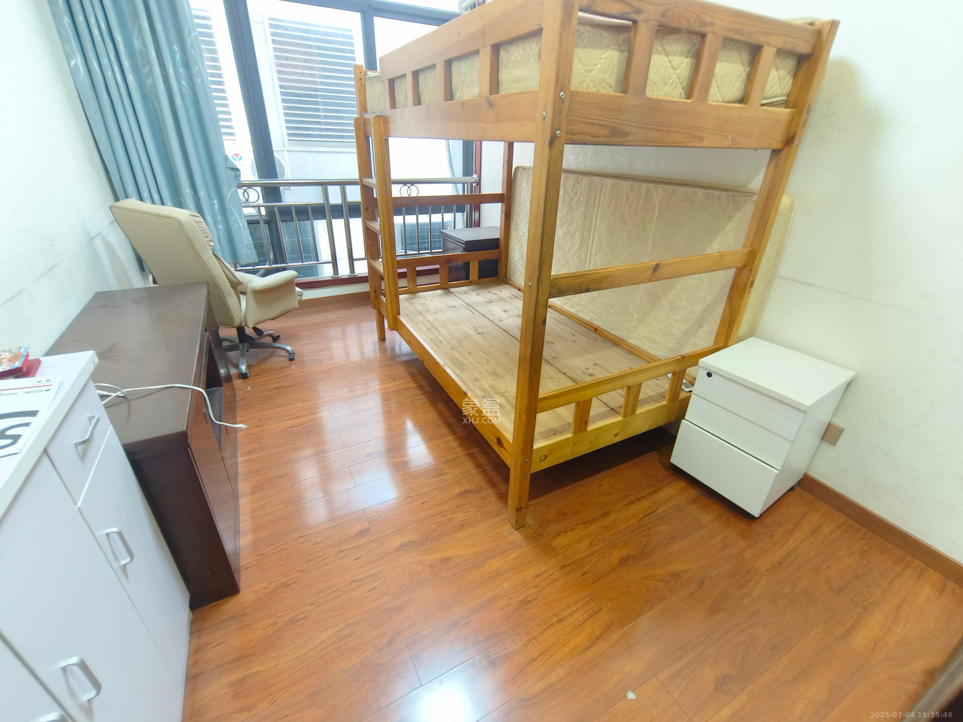 阳光100一期、四五期  5室2厅2卫   3800.00元/月室内图