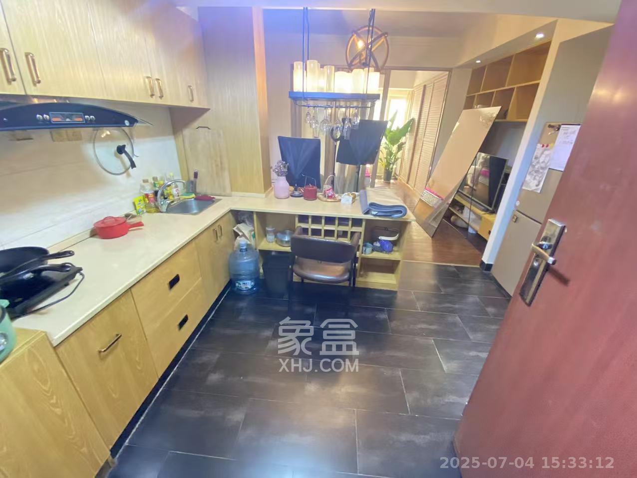 巧克力空间(建鸿达现代大厦)  1室1厅1卫    1500.0元/月 巧克力空间(建鸿达现代大厦)  1室1厅1卫    1500.0元/月室内图