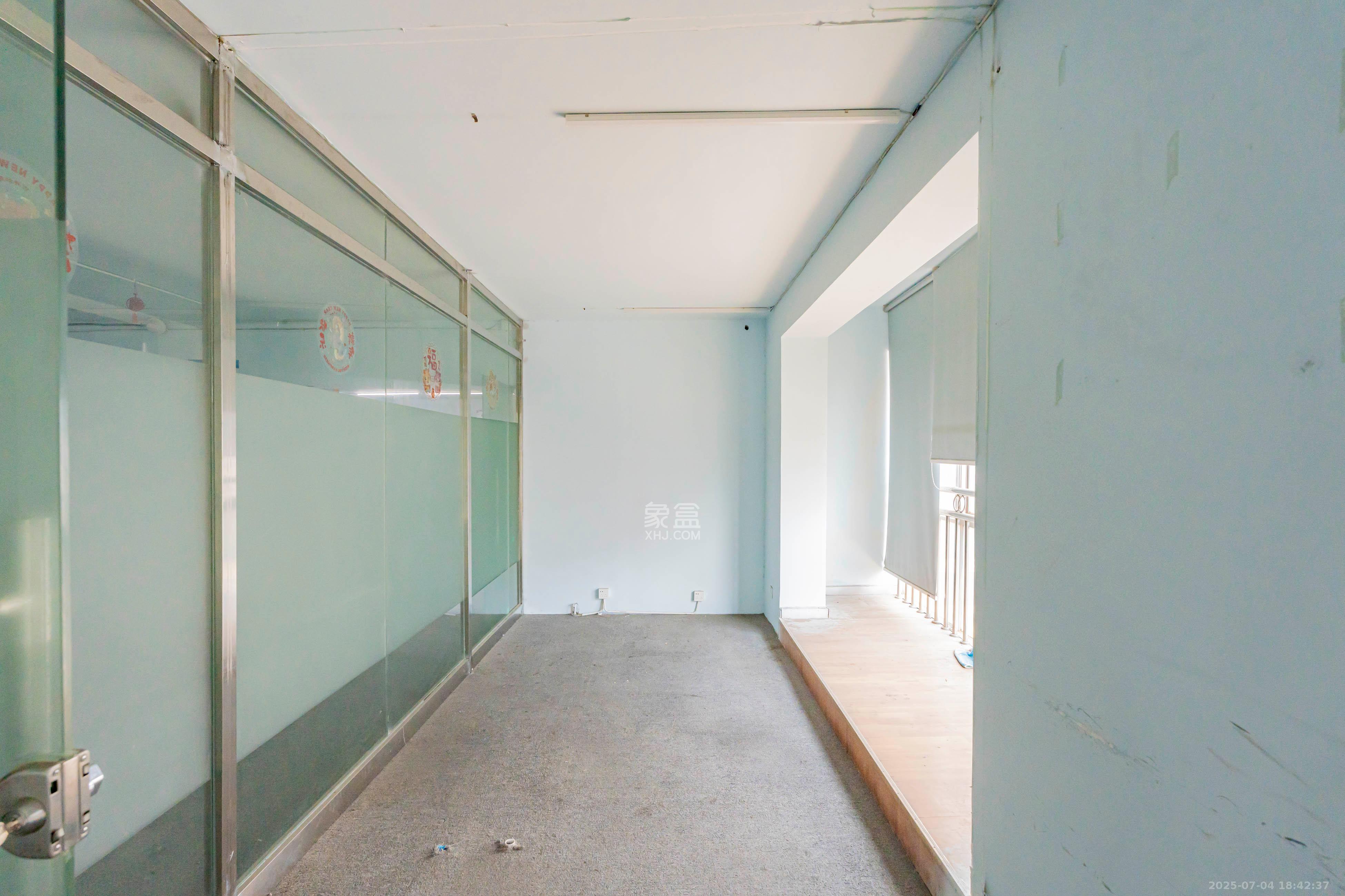 湖南财富中心 4室2厅1卫 82.0万 湖南财富中心 4室2厅1卫 82.0万卧室