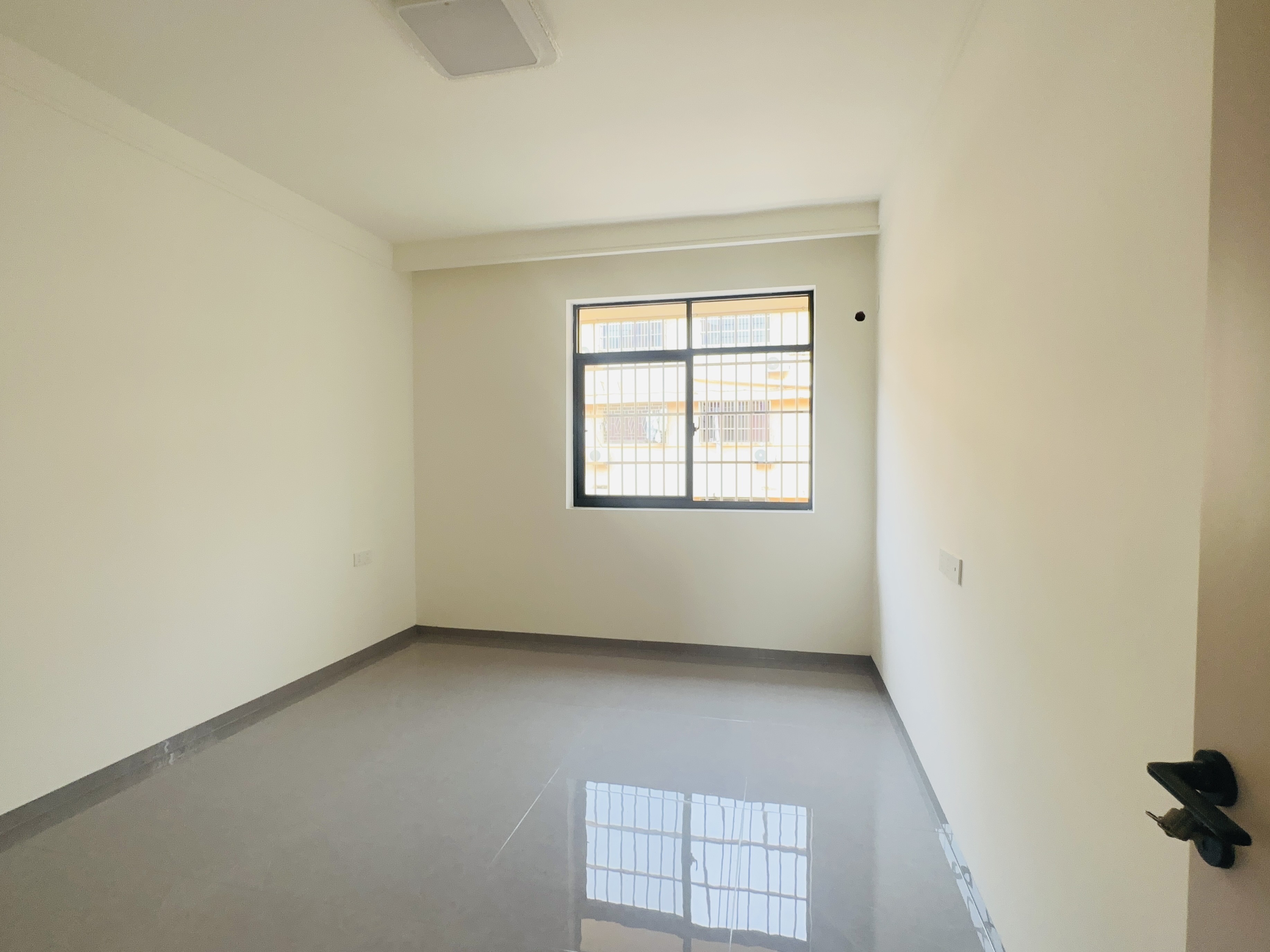 杭州大厦  3室2厅1卫    96.0万 杭州大厦  3室2厅1卫    96.0万客厅