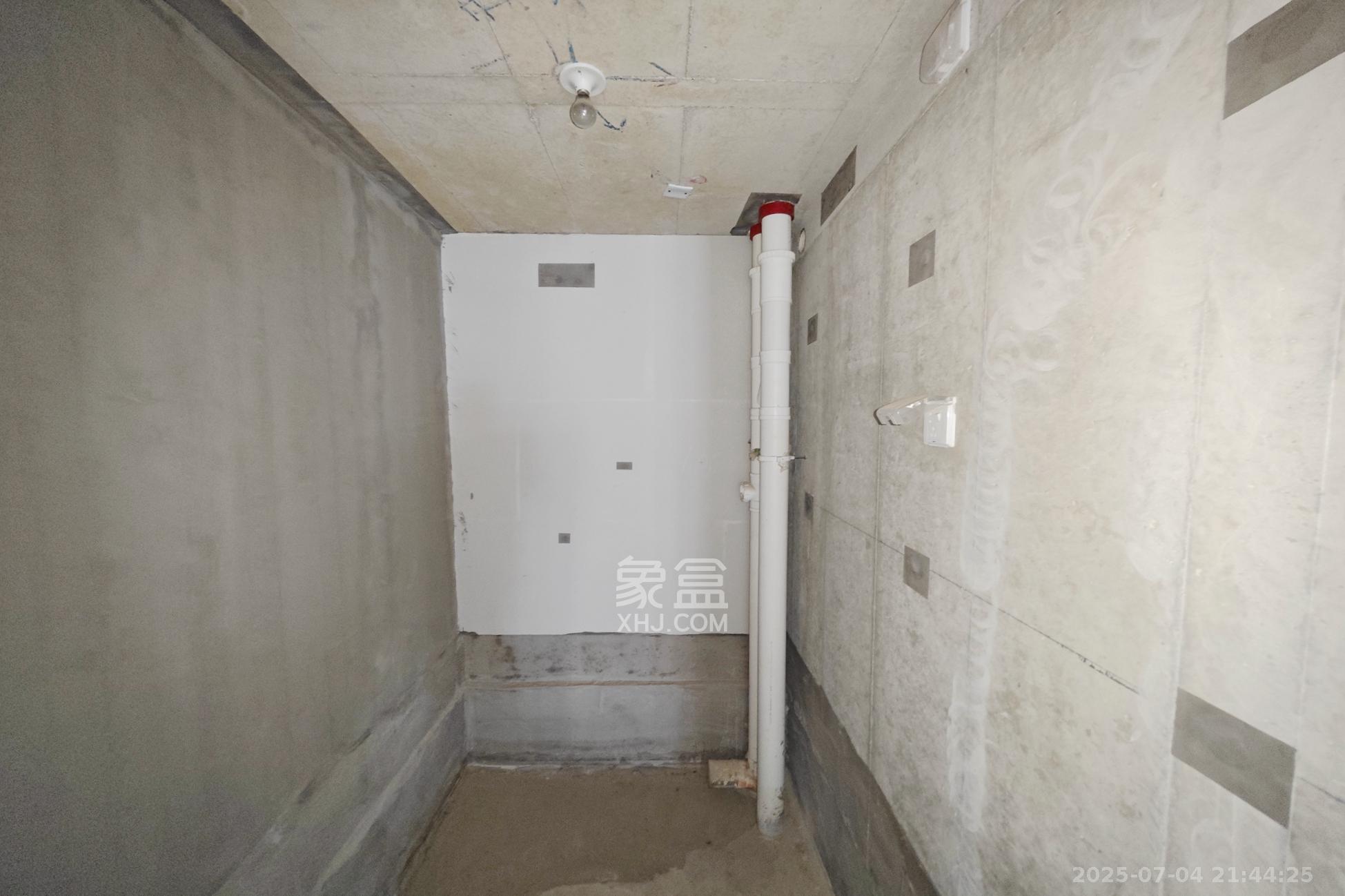 建发中央悦府  3室2厅2卫   140.00万其他
