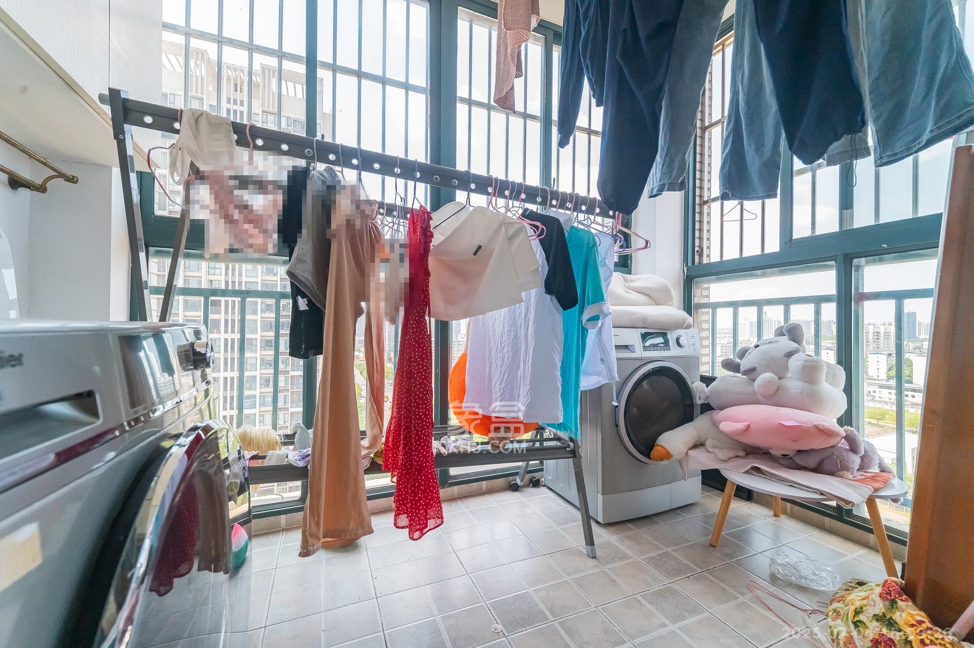 松雅湖畔 3室2厅1卫 68.8万 松雅湖畔 3室2厅1卫 68.8万阳台