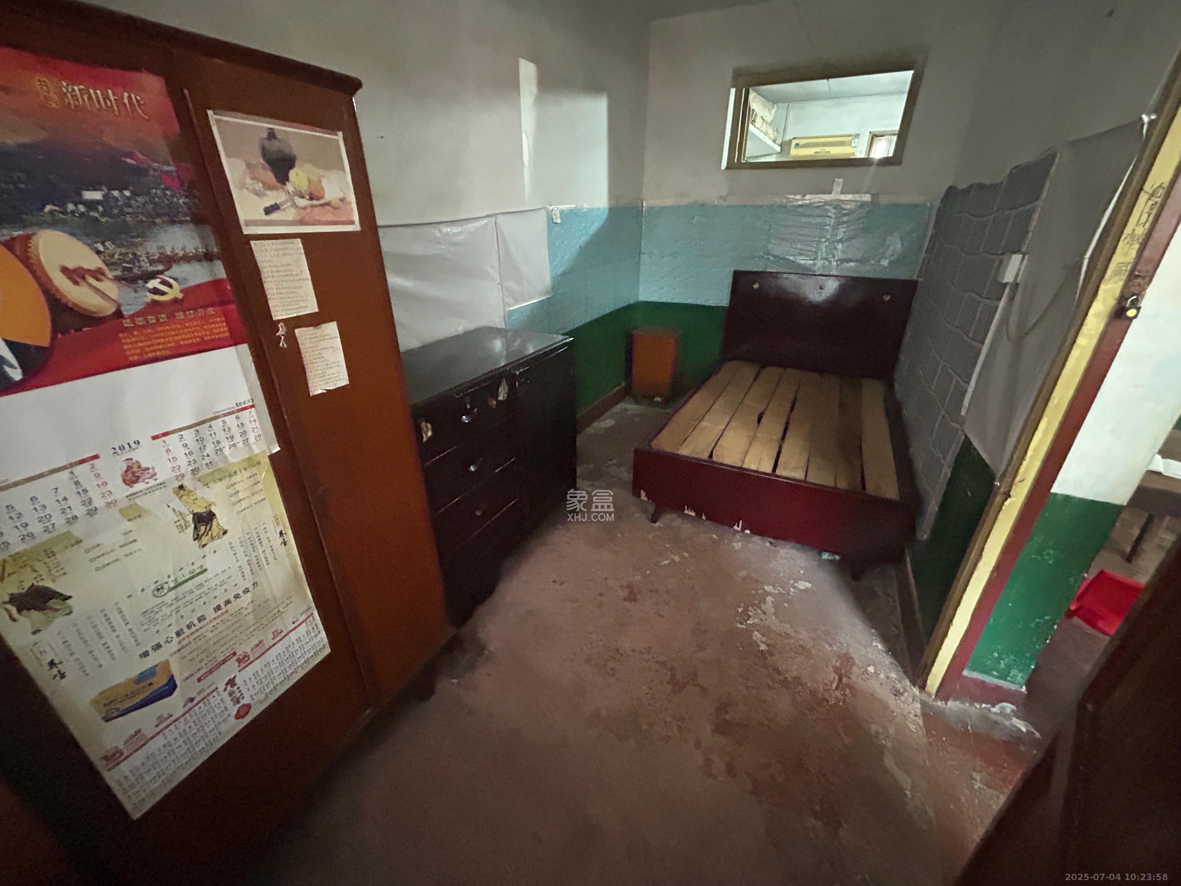 宝塔山中山百货公司宿舍 1室0厅0卫 800.0元/月 宝塔山中山百货公司宿舍 1室0厅0卫 800.0元/月室内图