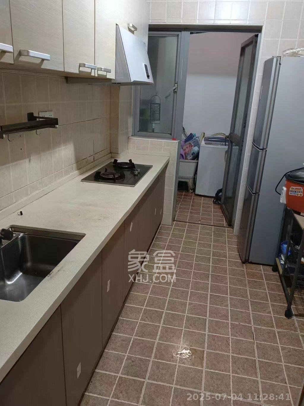 新城新世界一二三期 2室2厅1卫 2400.0元/月 新城新世界一二三期 2室2厅1卫 2400.0元/月室内图