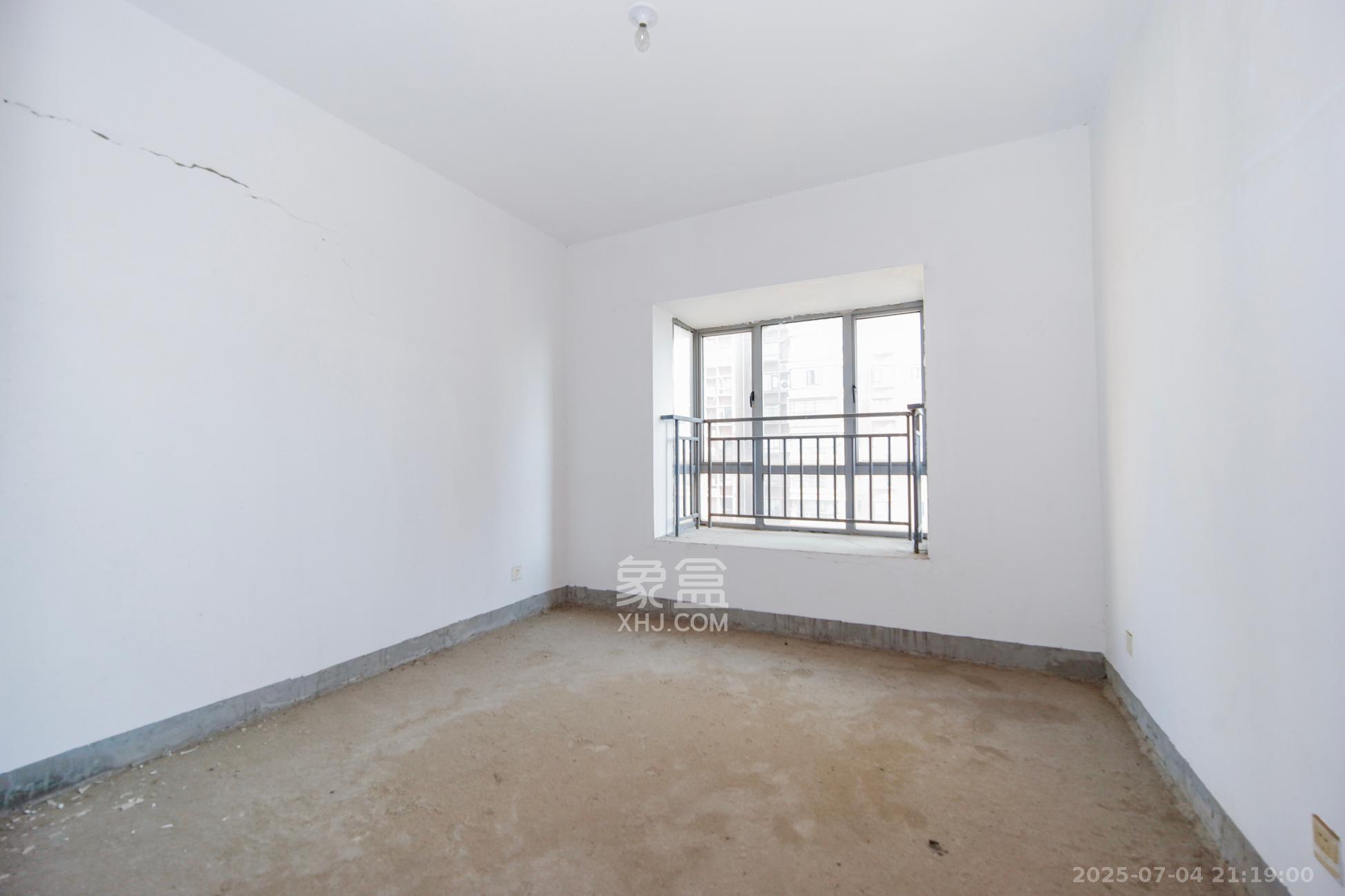 上海城小区 3室2厅2卫 90.0万 上海城小区 3室2厅2卫 90.0万卧室