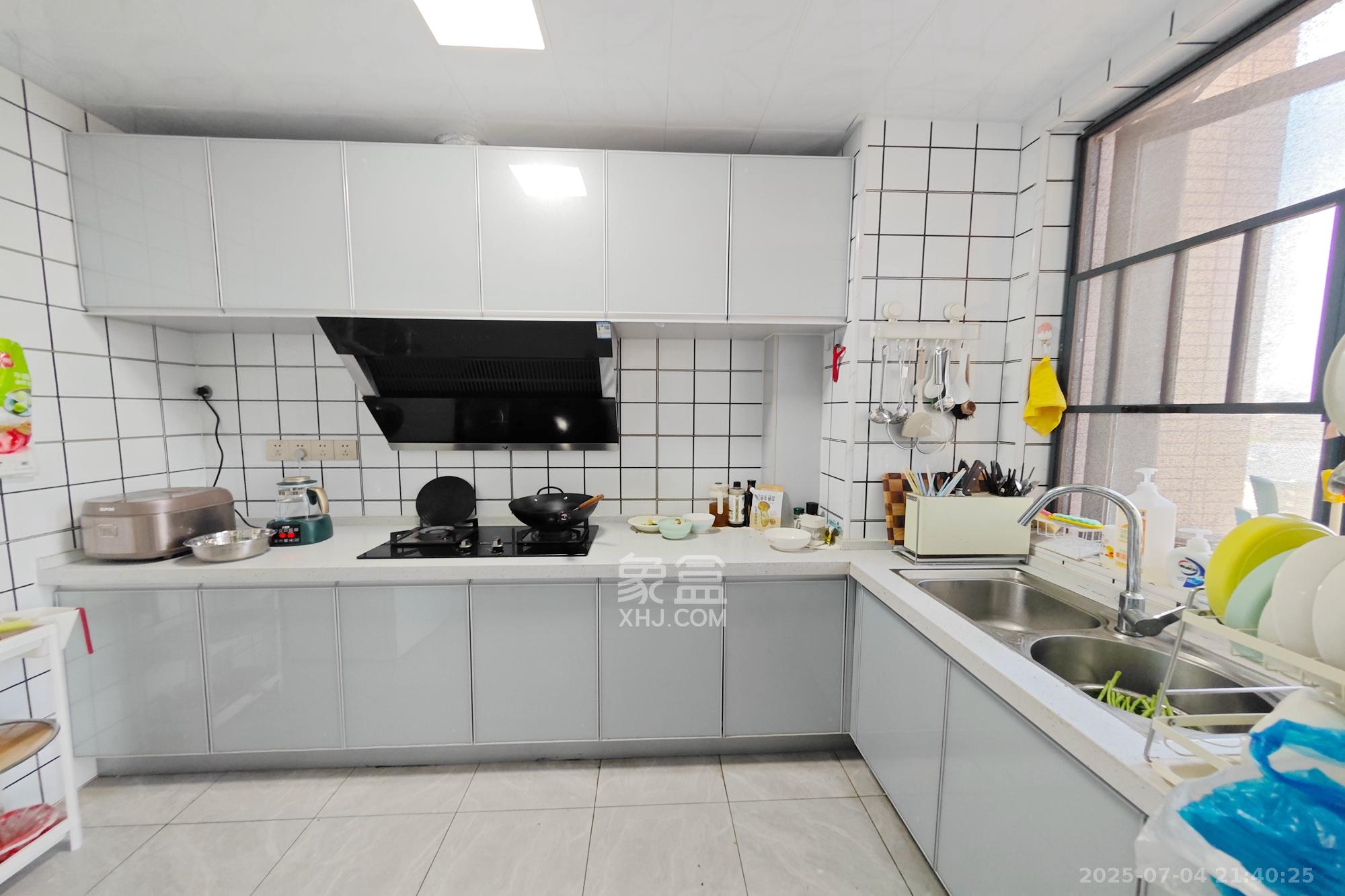 新城新世界四期柏樾  3室2厅2卫    125.8万厨房