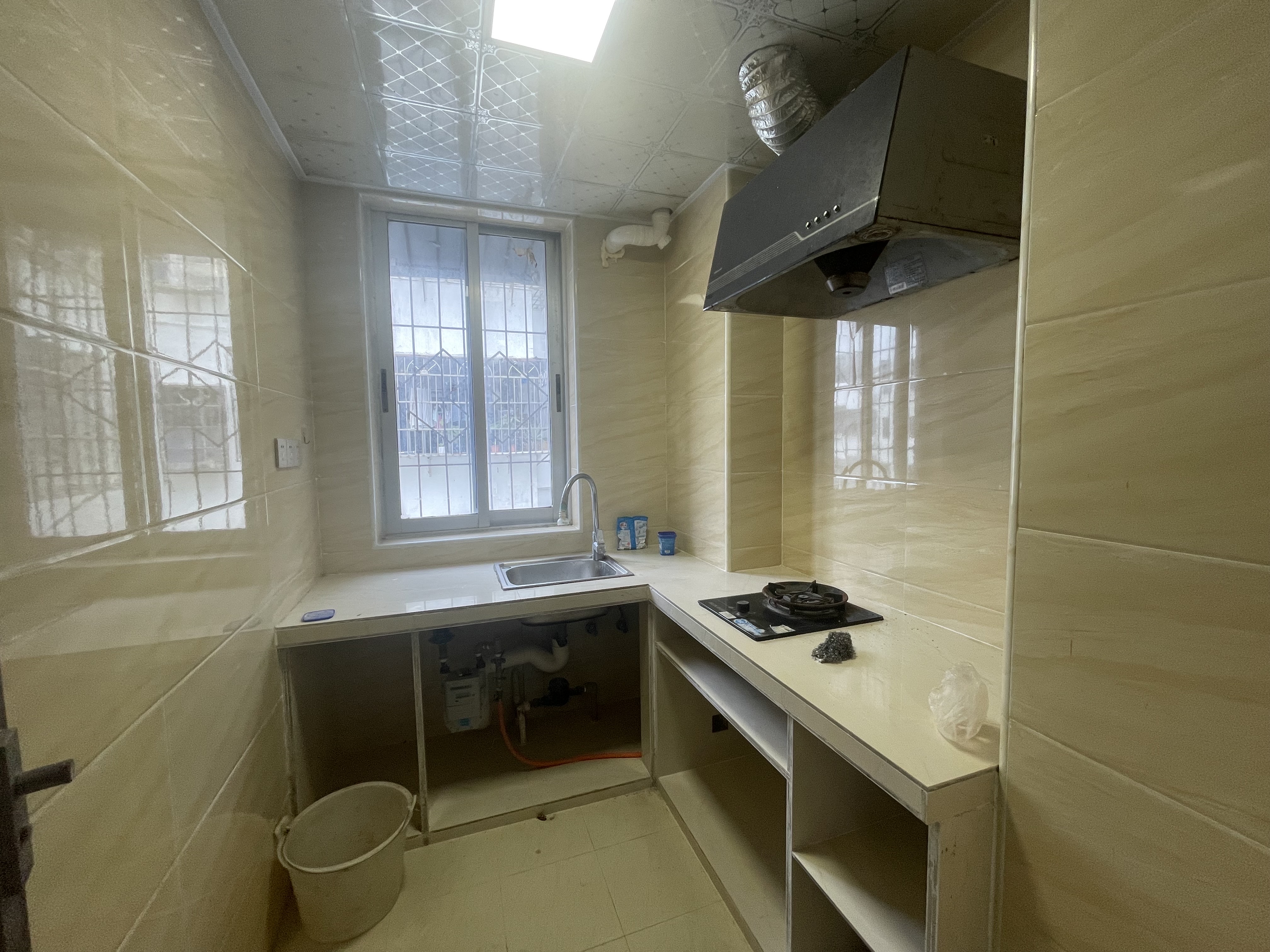 虹冠大厦 2室1厅1卫 1800.0元/月 虹冠大厦 2室1厅1卫 1800.0元/月室内图