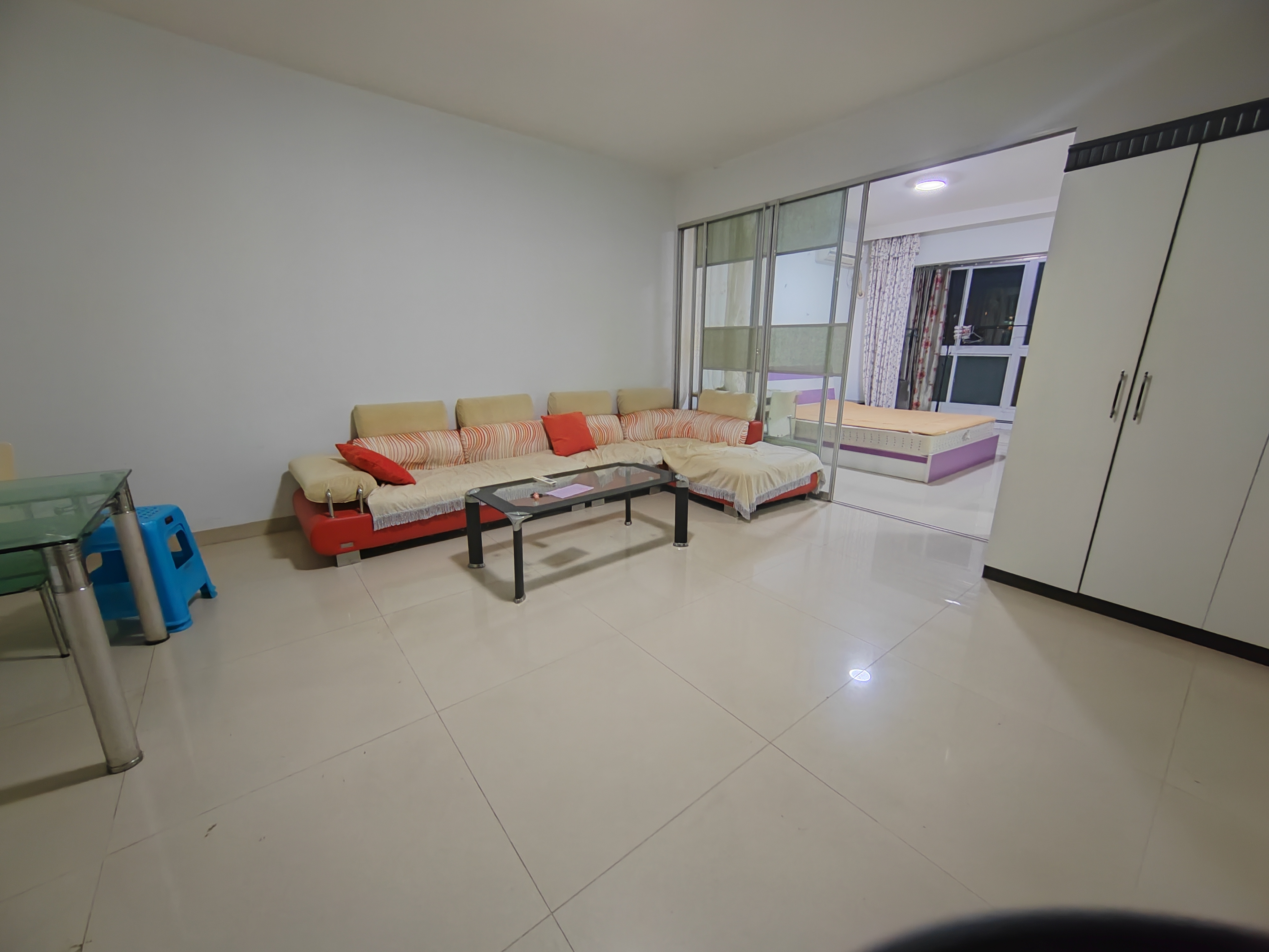 金银广场 1室1厅1卫 1600.0元/月 金银广场 1室1厅1卫 1600.0元/月室内图