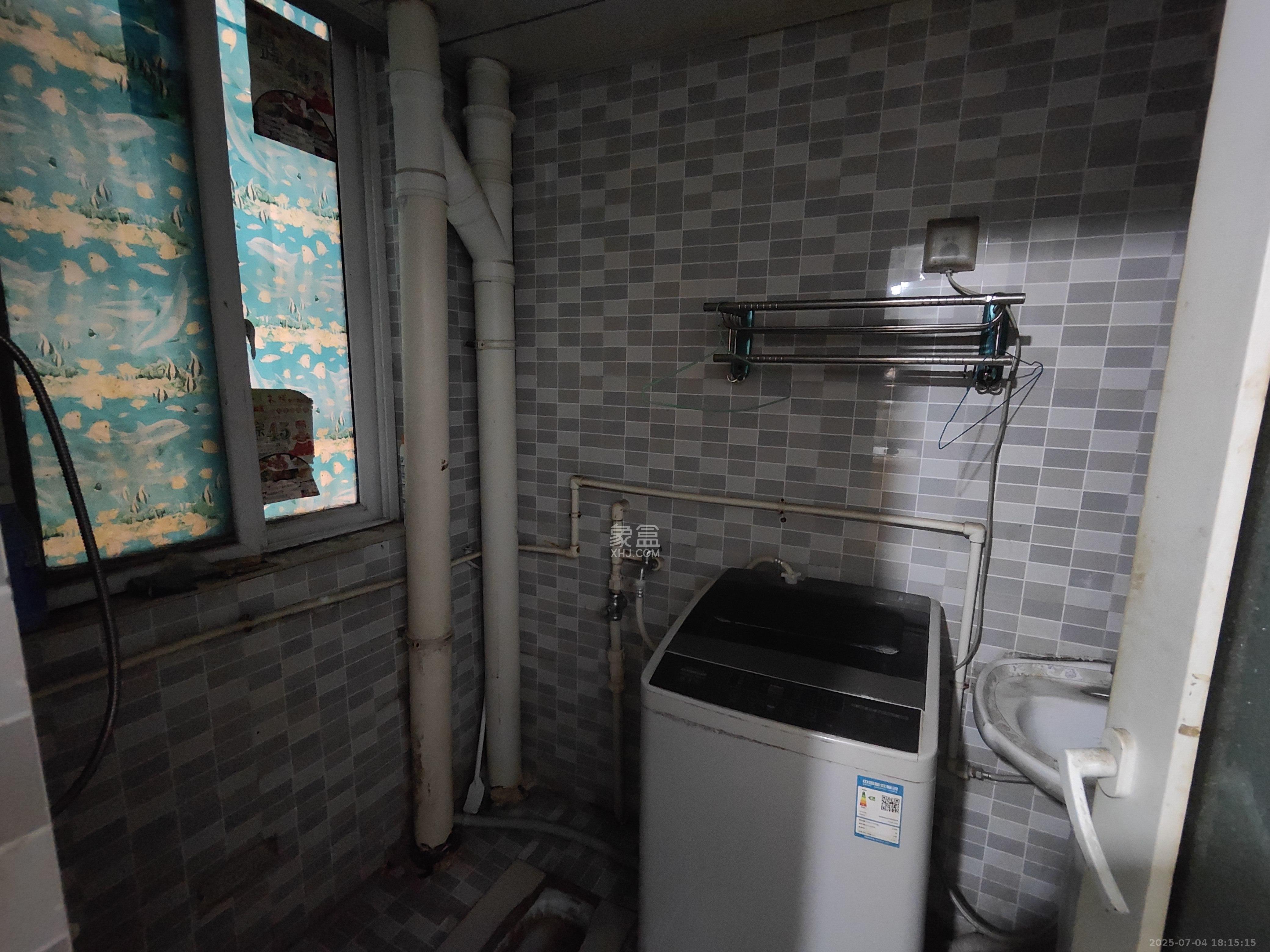 圣力华苑 3室2厅1卫 1200.0元/月 圣力华苑 3室2厅1卫 1200.0元/月室内图