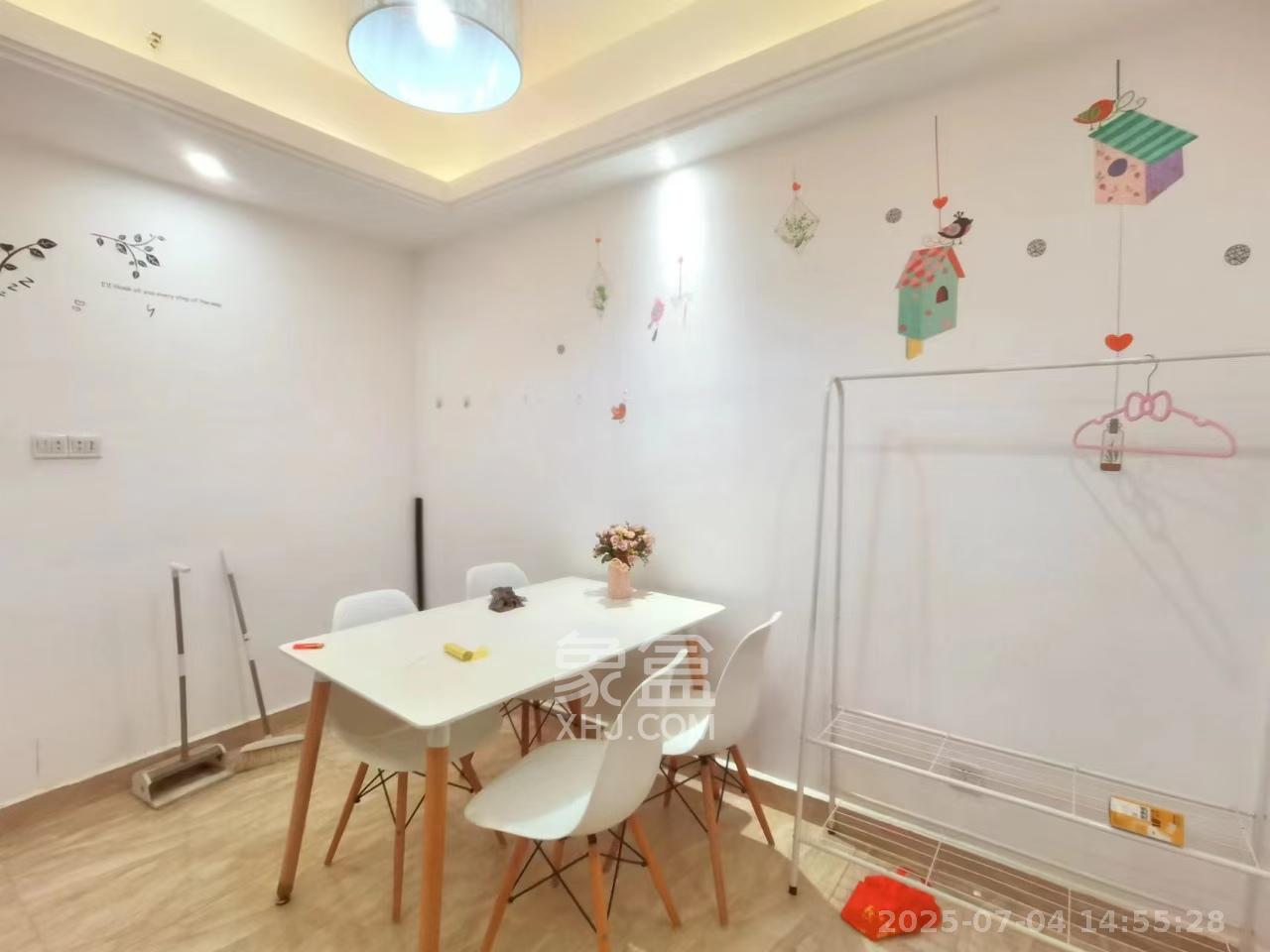 鑫科明珠  2室1厅1卫    2000.0元/月室内图