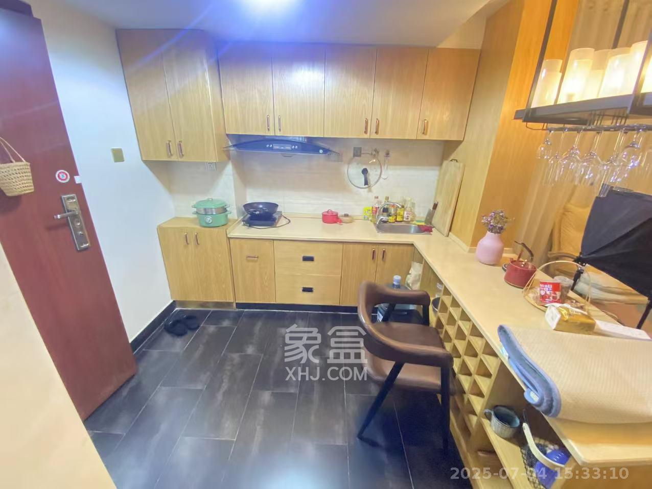 巧克力空间(建鸿达现代大厦)  1室1厅1卫    1500.0元/月 巧克力空间(建鸿达现代大厦)  1室1厅1卫    1500.0元/月室内图