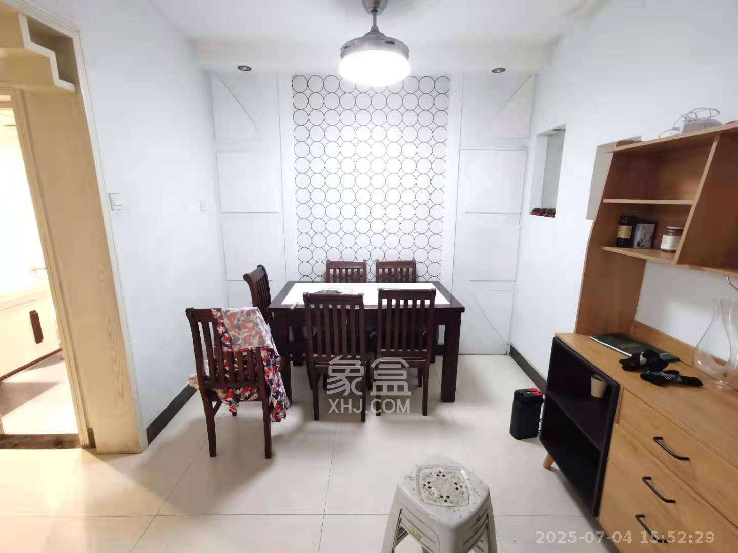 枫林美景  3室2厅2卫   2500.00元/月室内图