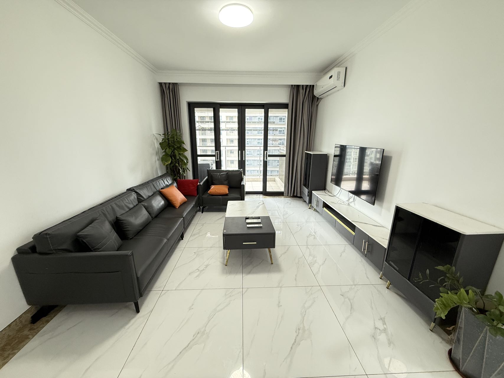 尚运上品 3室2厅2卫 5500.0元/月 尚运上品 3室2厅2卫 5500.0元/月室内图