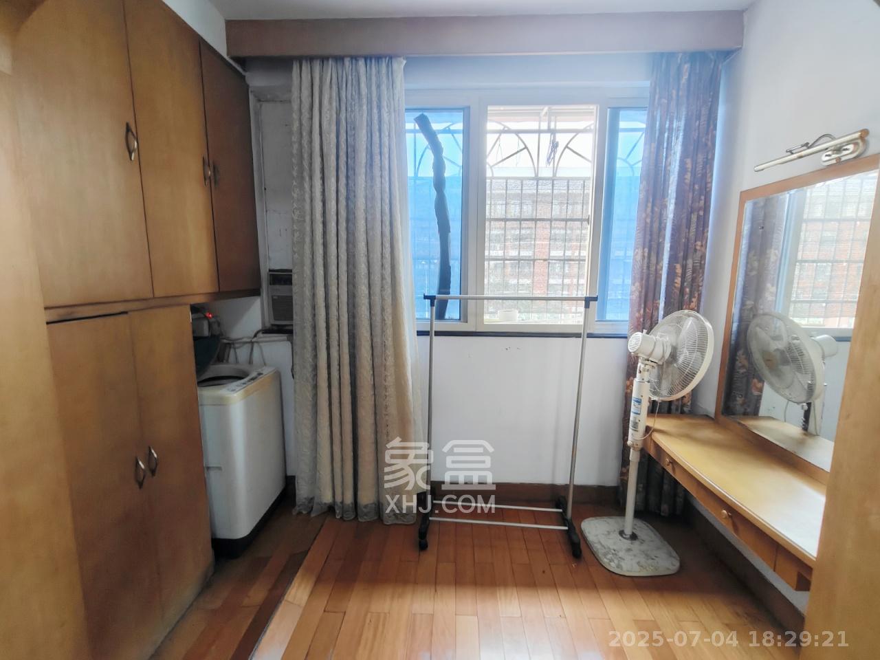岳银小区（一二三五村）  2室2厅1卫   2000.00元/月室内图
