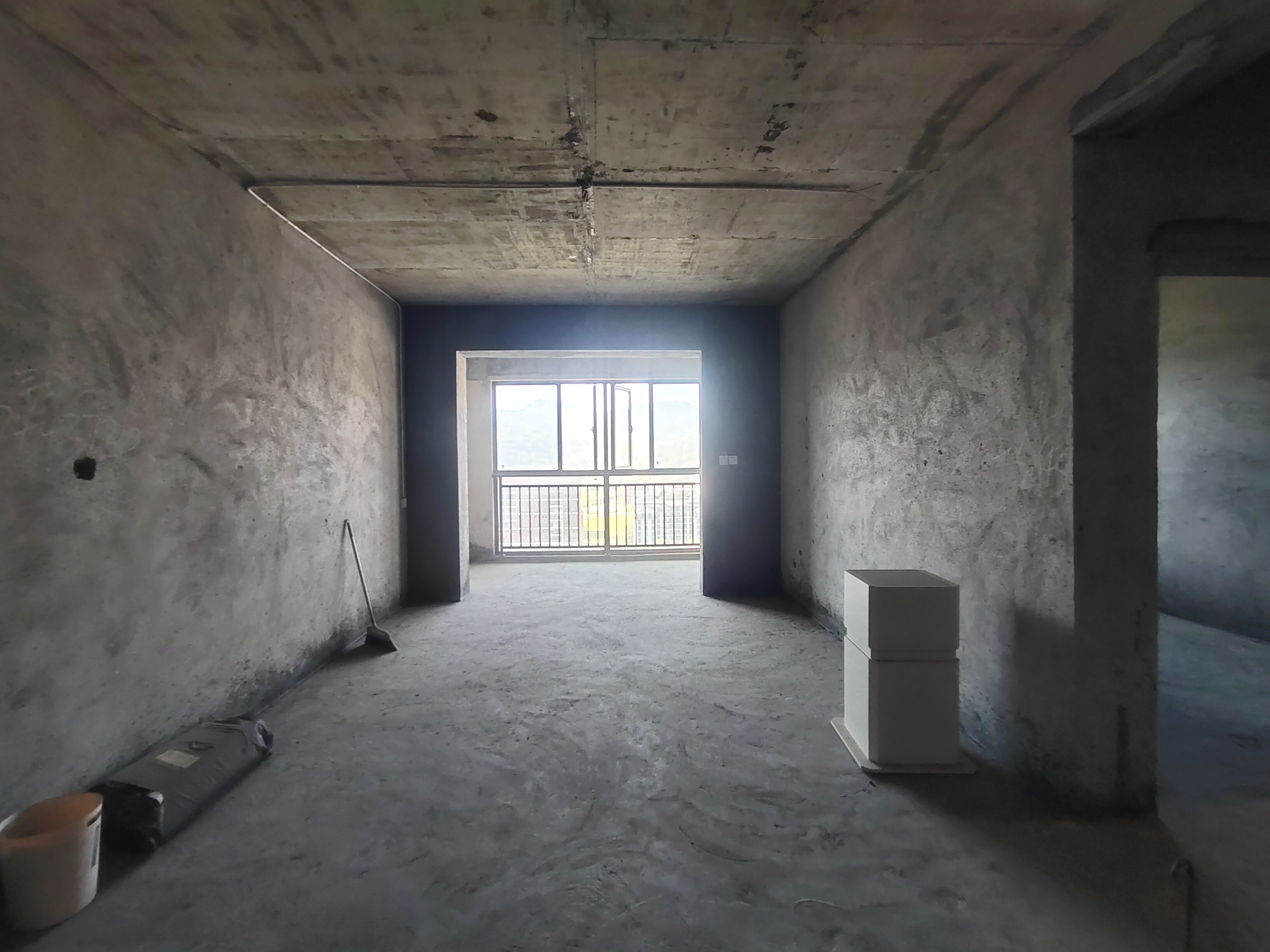 昊天珑璟湾  3室2厅2卫    56.8万 昊天珑璟湾  3室2厅2卫    56.8万客厅