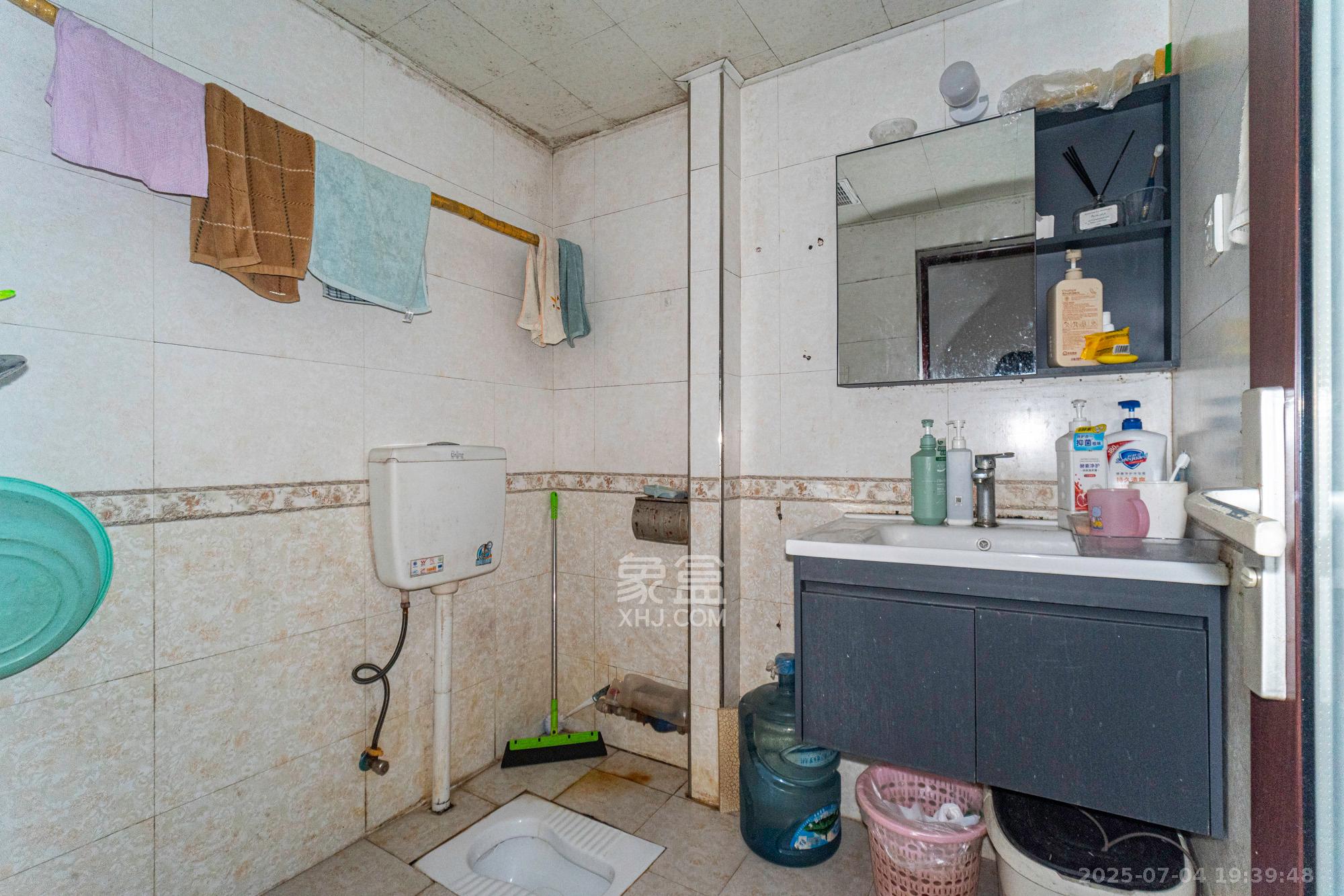 东业苹果社区 3室2厅1卫 45.0万 东业苹果社区 3室2厅1卫 45.0万卫生间