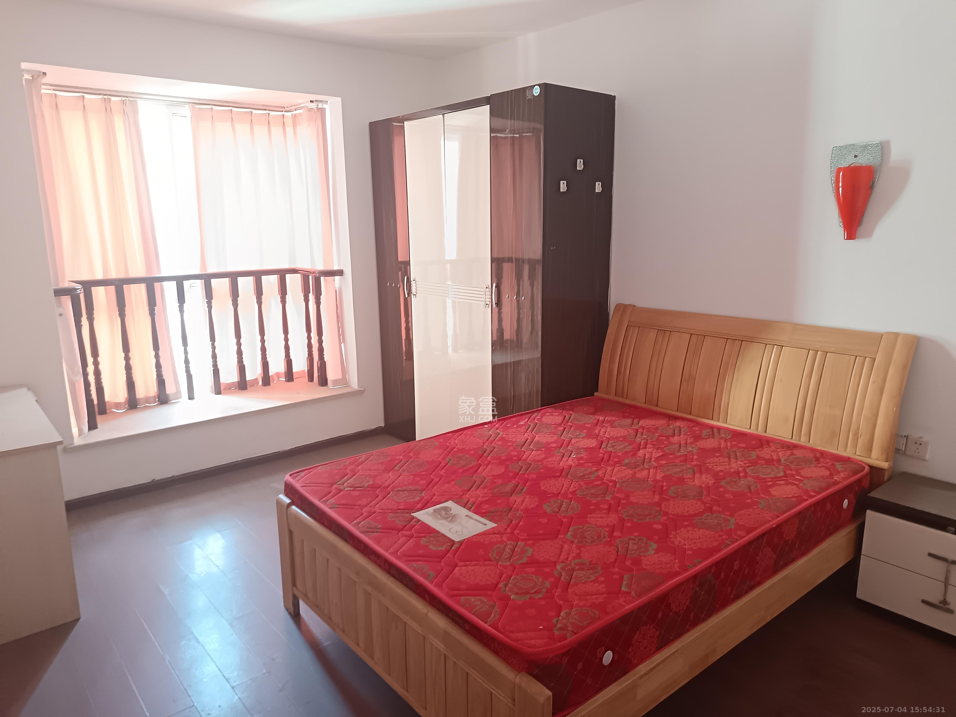 晶华美地 3室2厅1卫 2200.0元/月 晶华美地 3室2厅1卫 2200.0元/月室内图